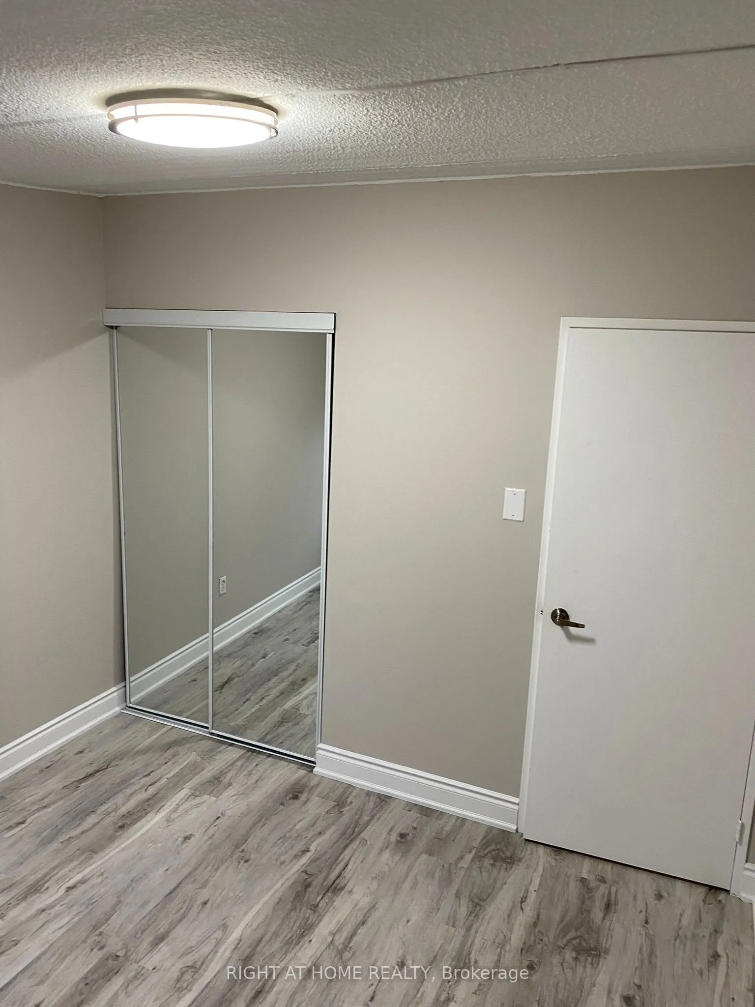 180 Mississauga Valley Boulevard, #4