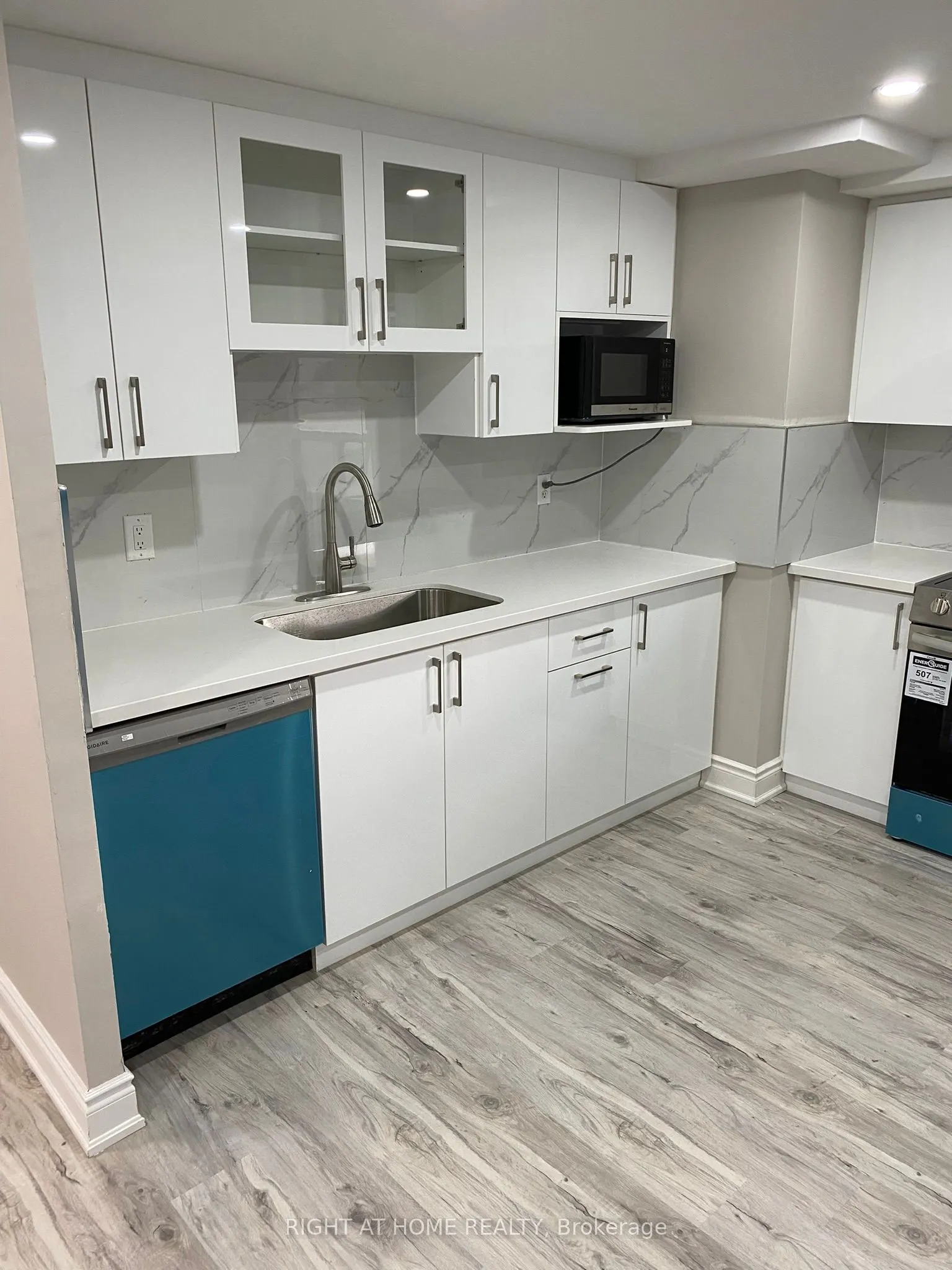 180 Mississauga Valley Boulevard, #4