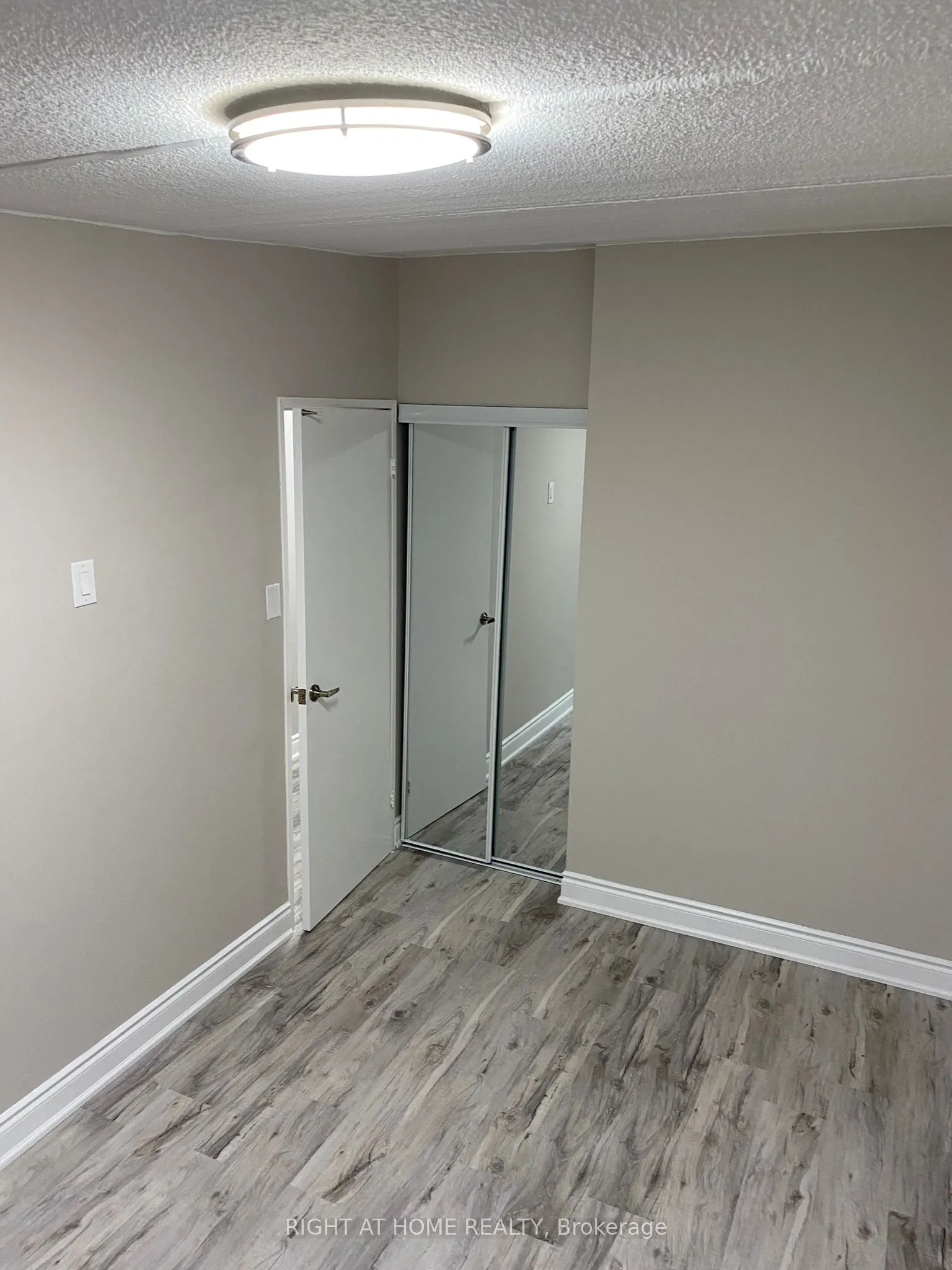 180 Mississauga Valley Boulevard, #4