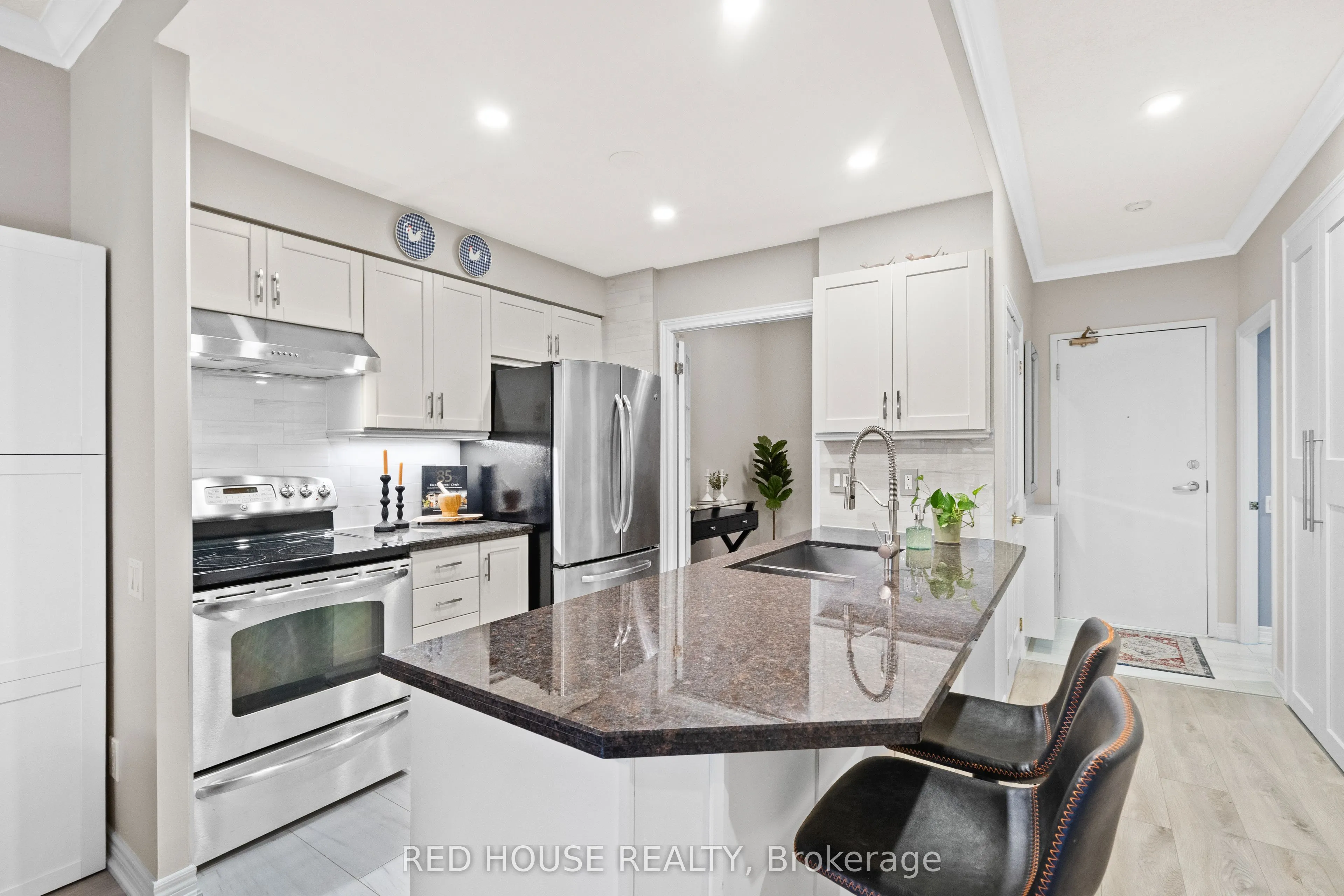 50 OLD MILL Road, #PH906