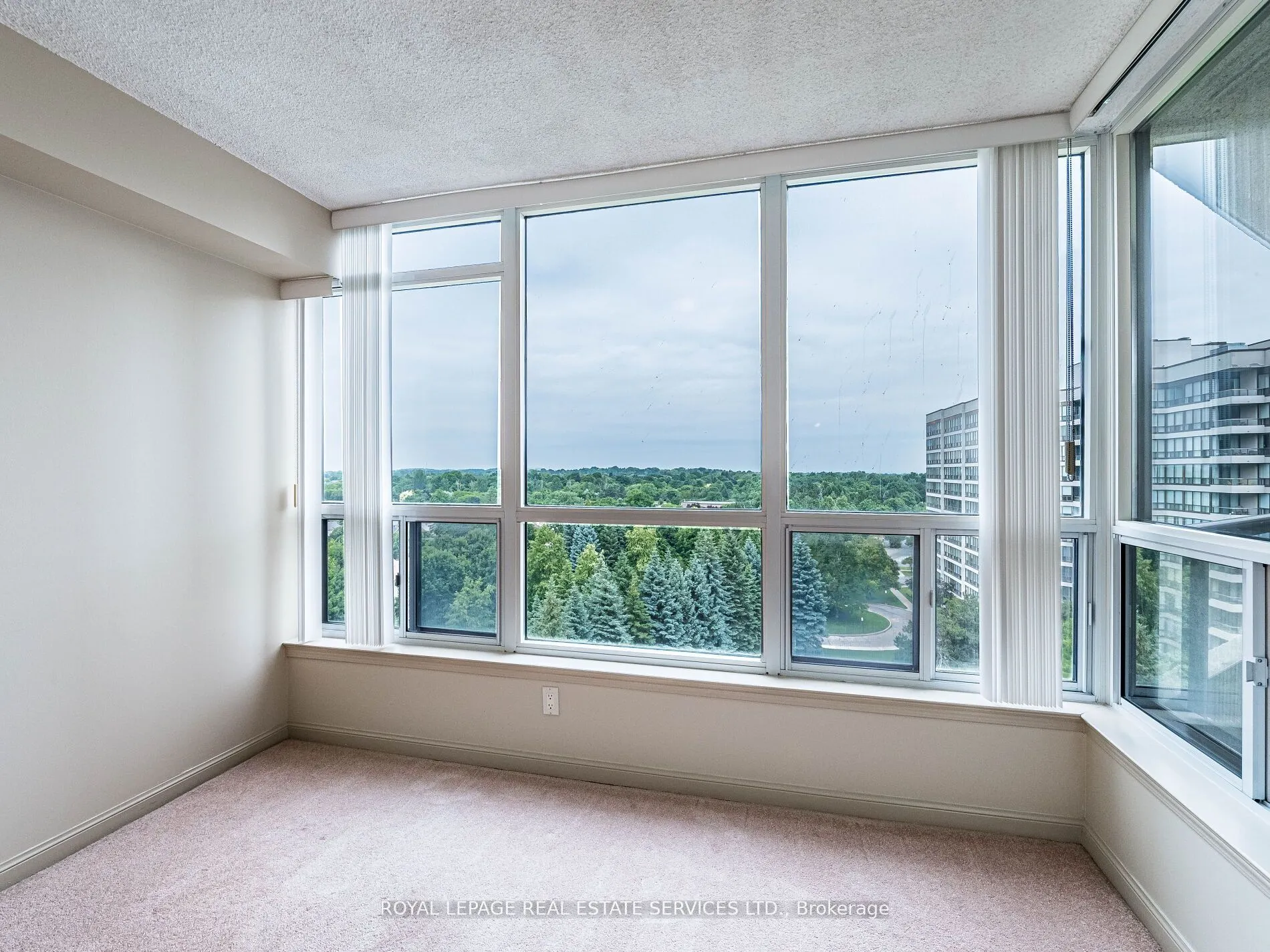 12 Laurelcrest Street, #908