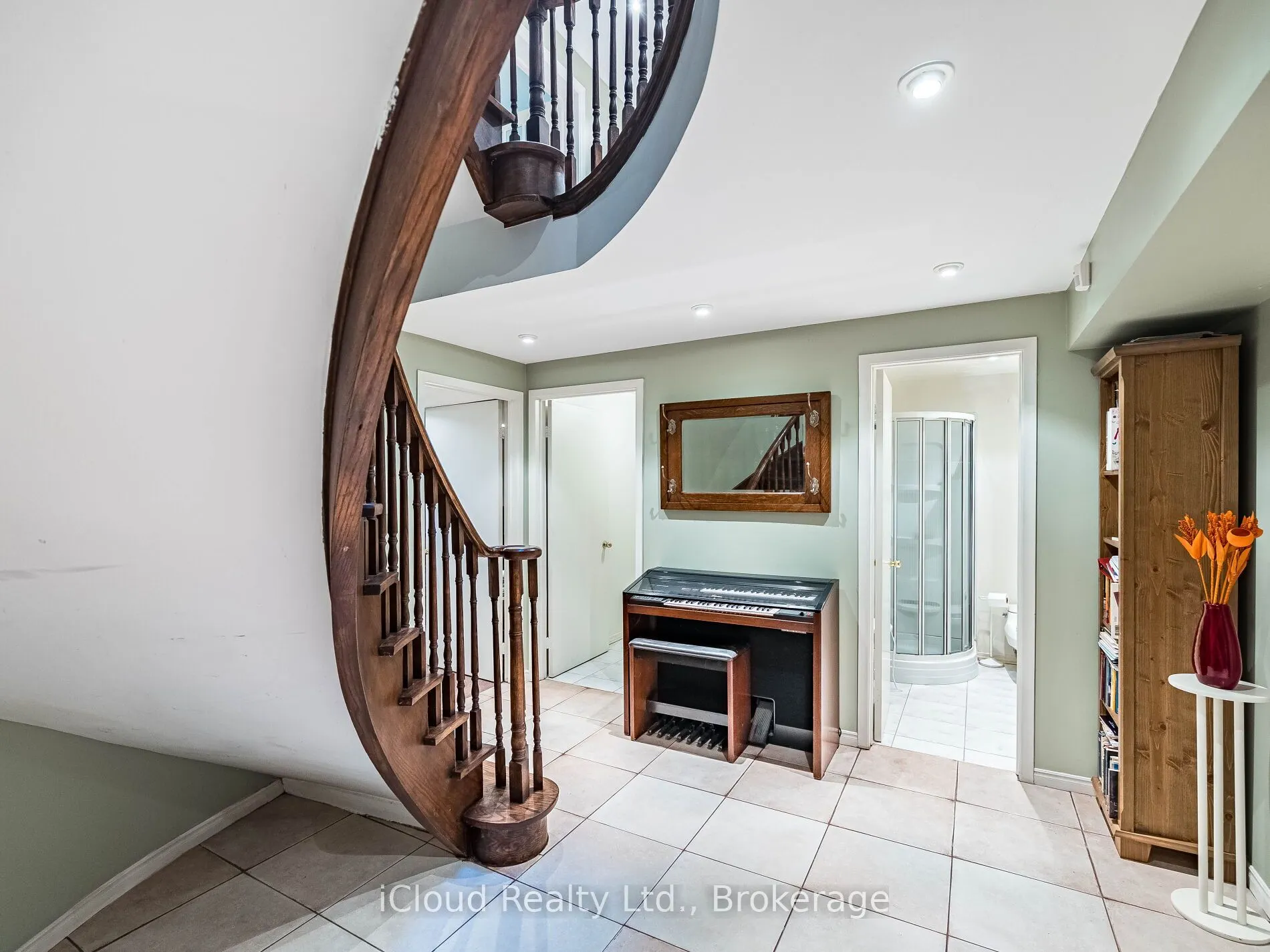 1529 Ballyclare Drive