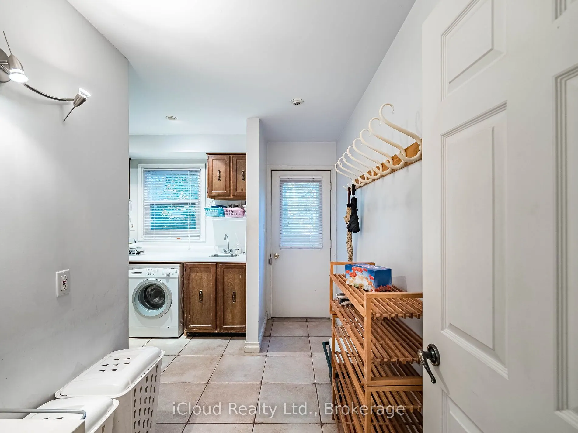 1529 Ballyclare Drive