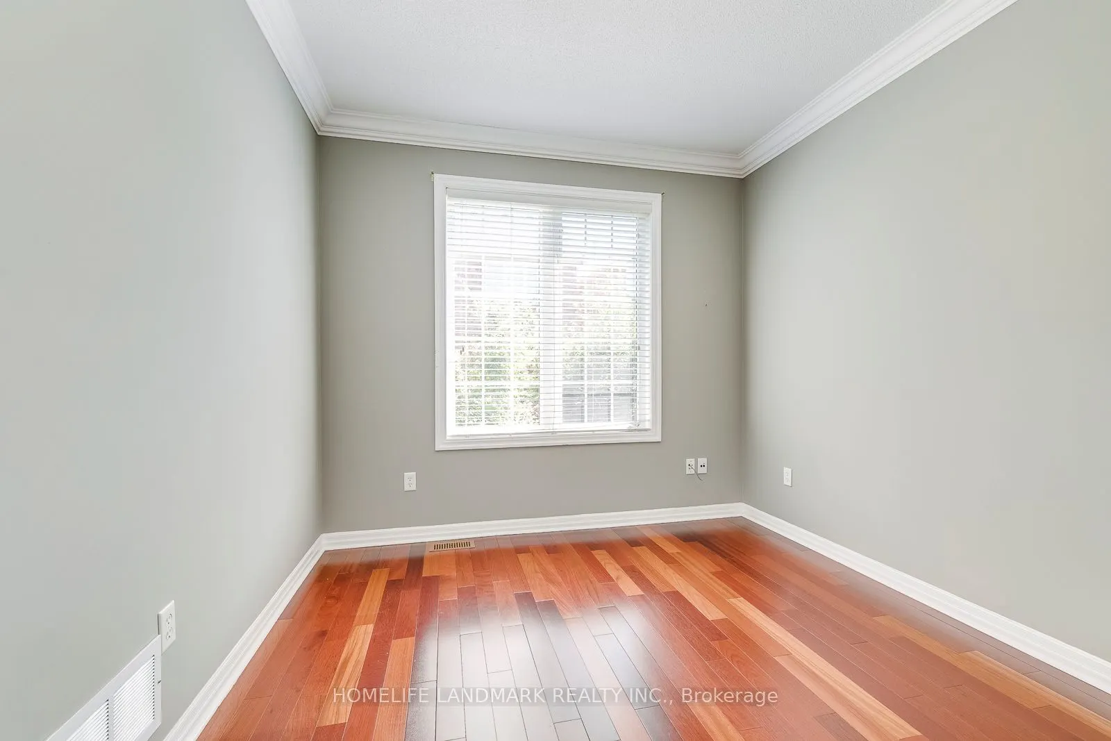 2196 HIGHCLIFFE Way