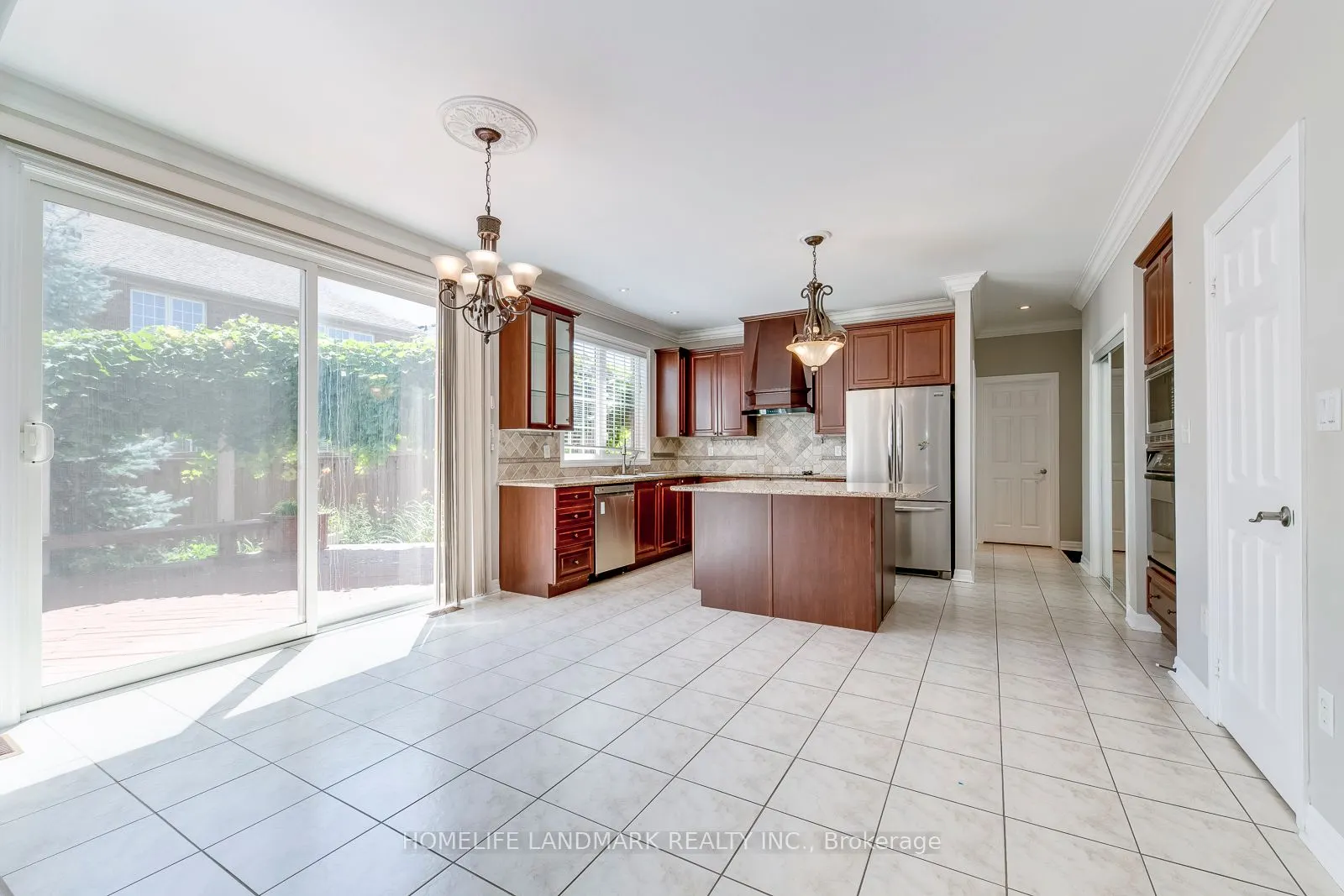 2196 HIGHCLIFFE Way