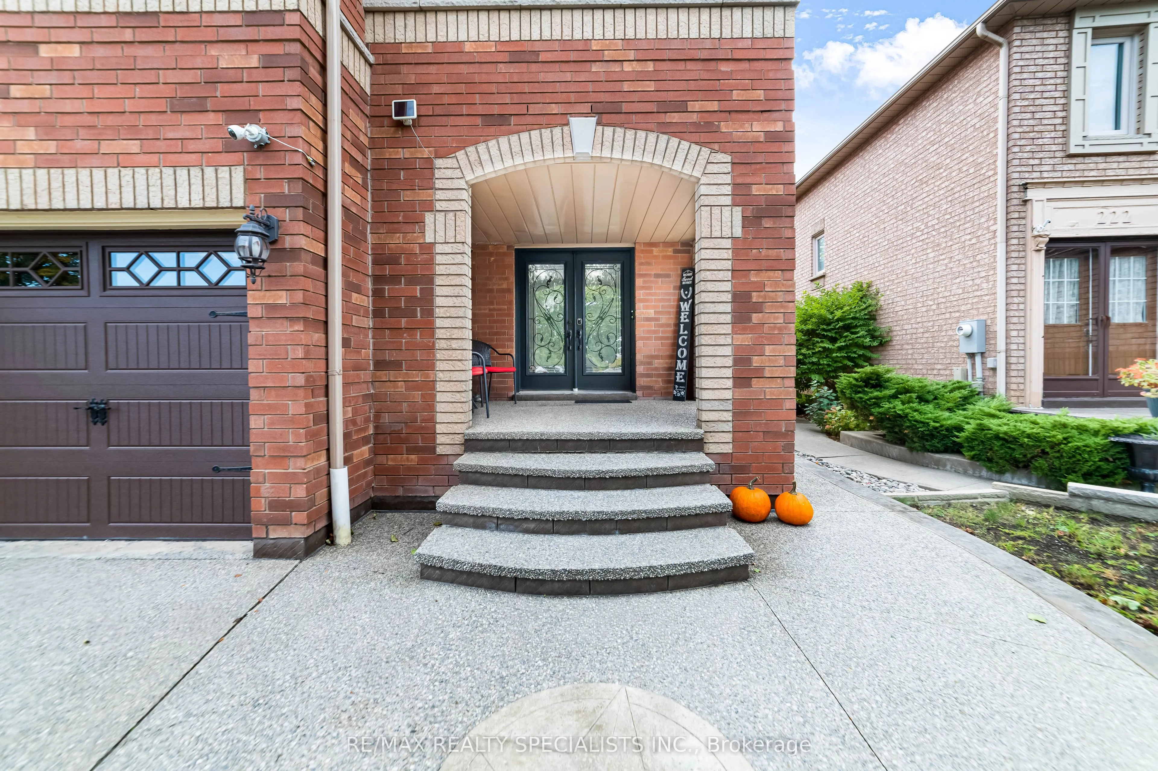 220 Cresthaven Road