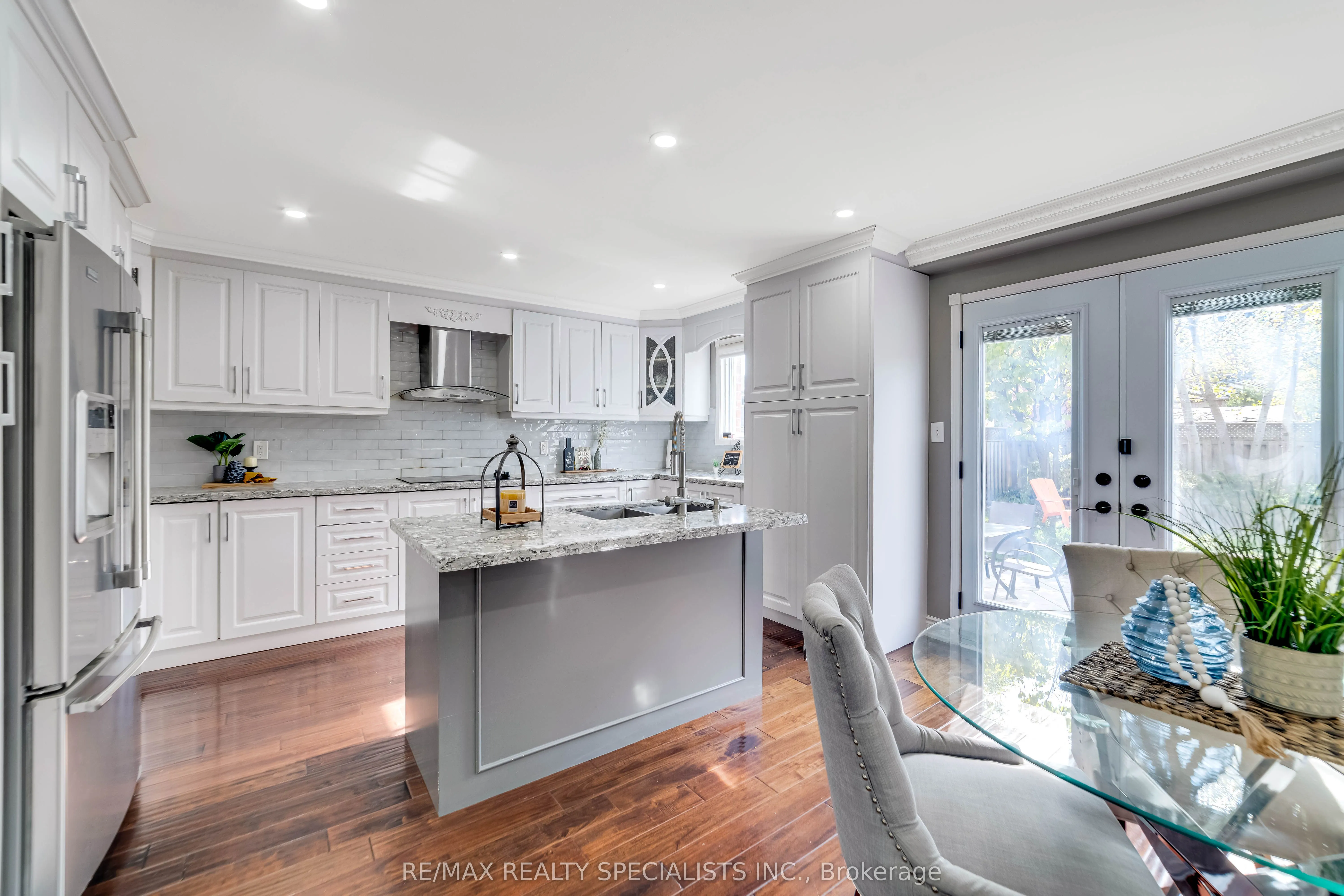 220 Cresthaven Road