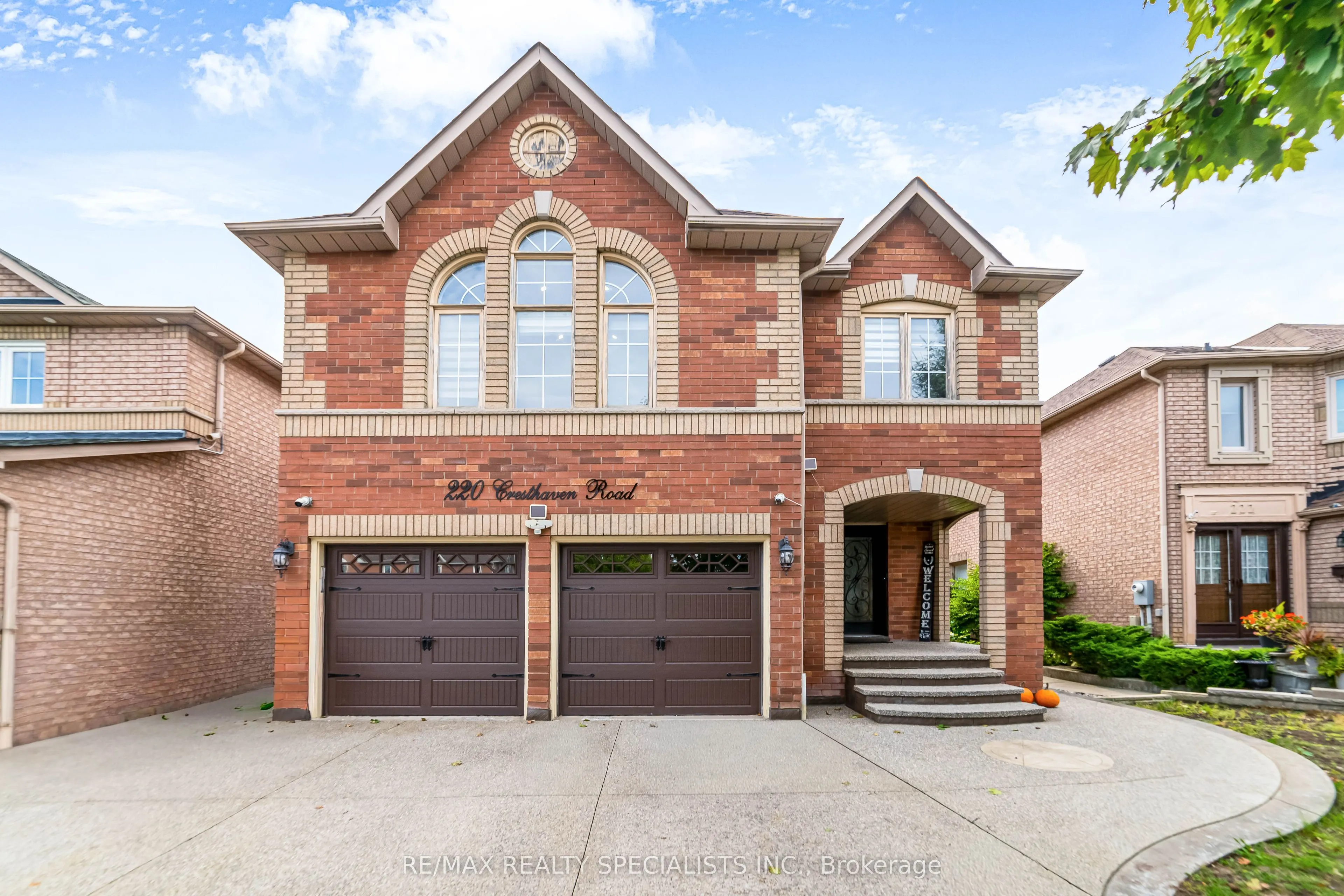 220 Cresthaven Road
