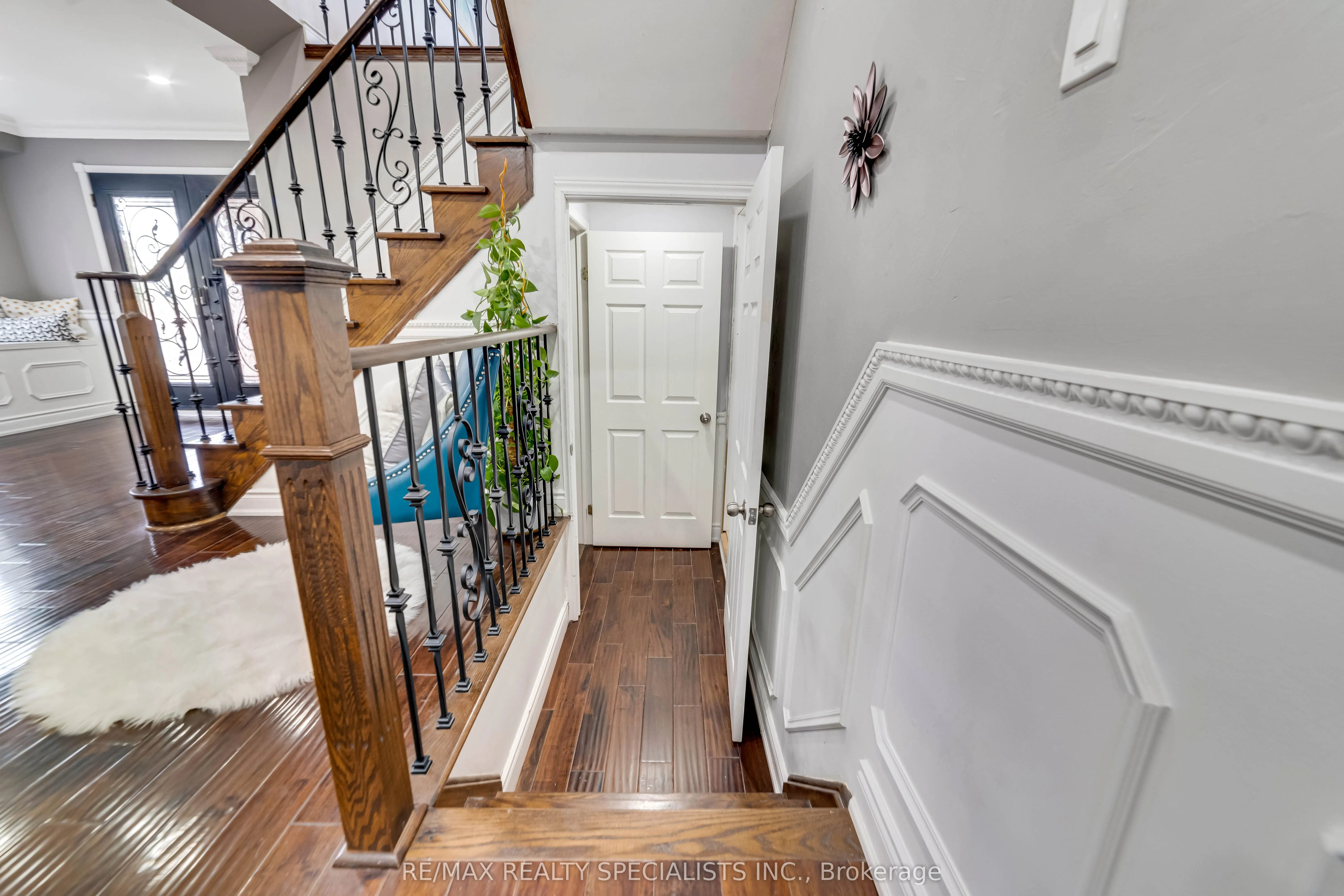 220 Cresthaven Road