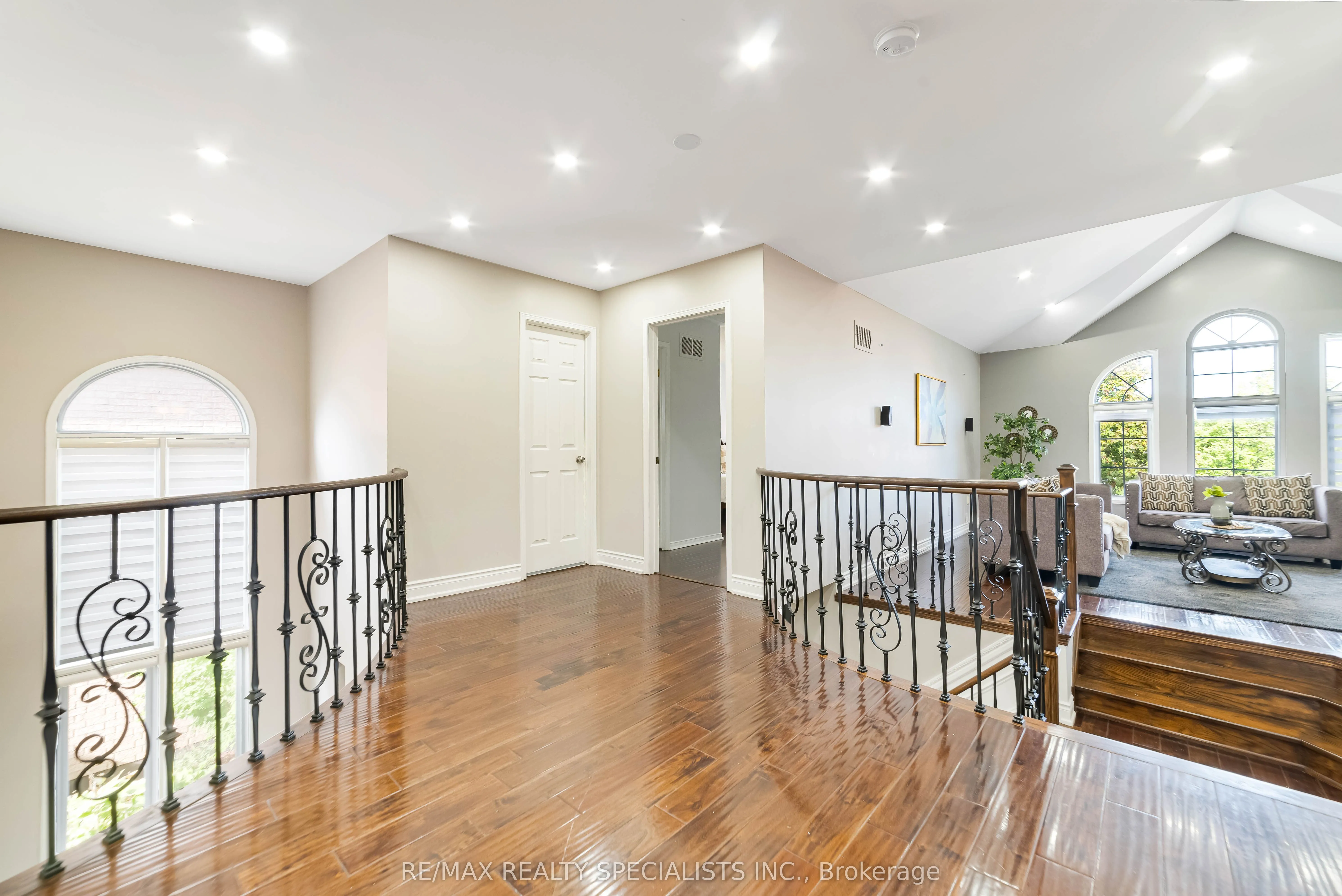 220 Cresthaven Road
