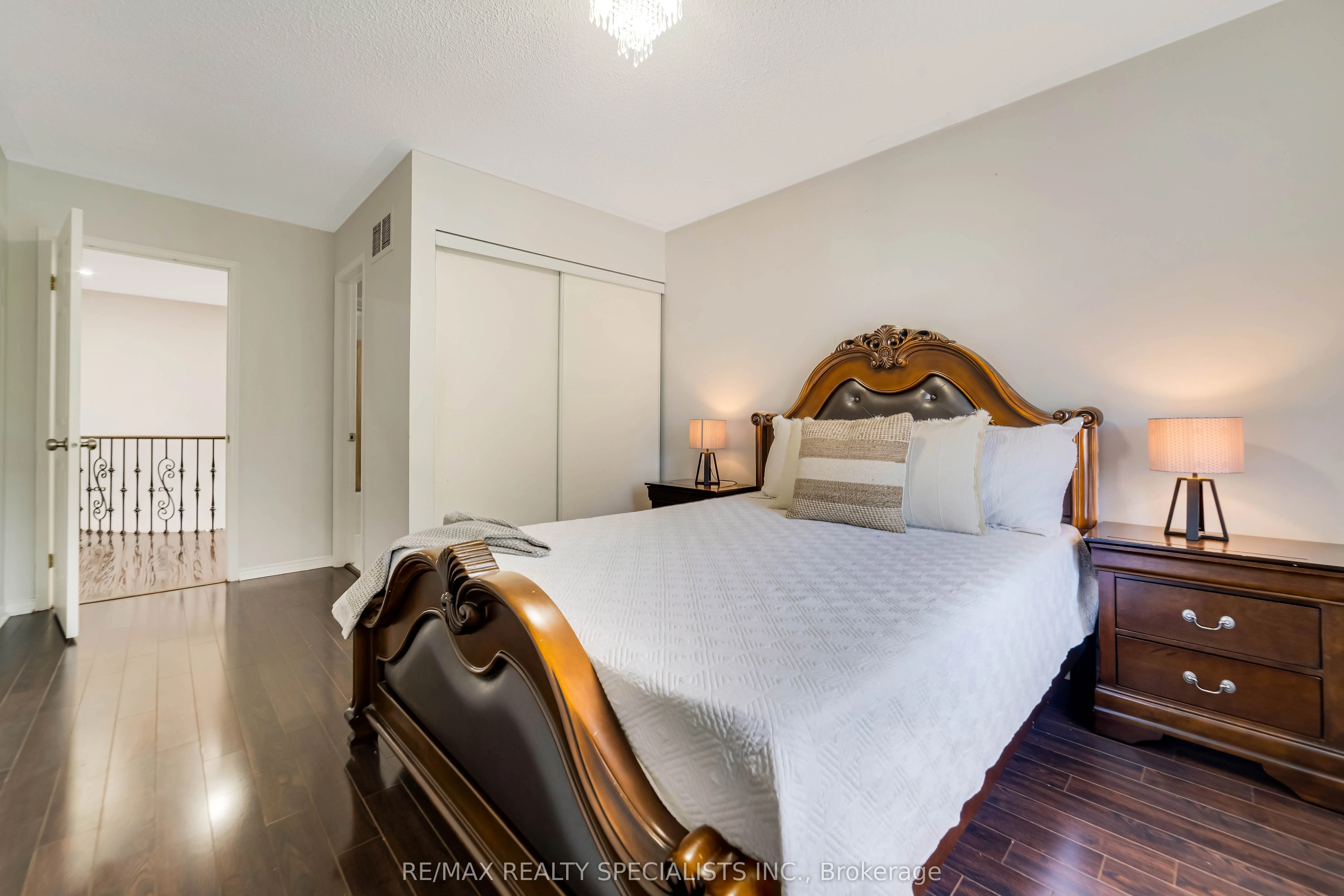 220 Cresthaven Road