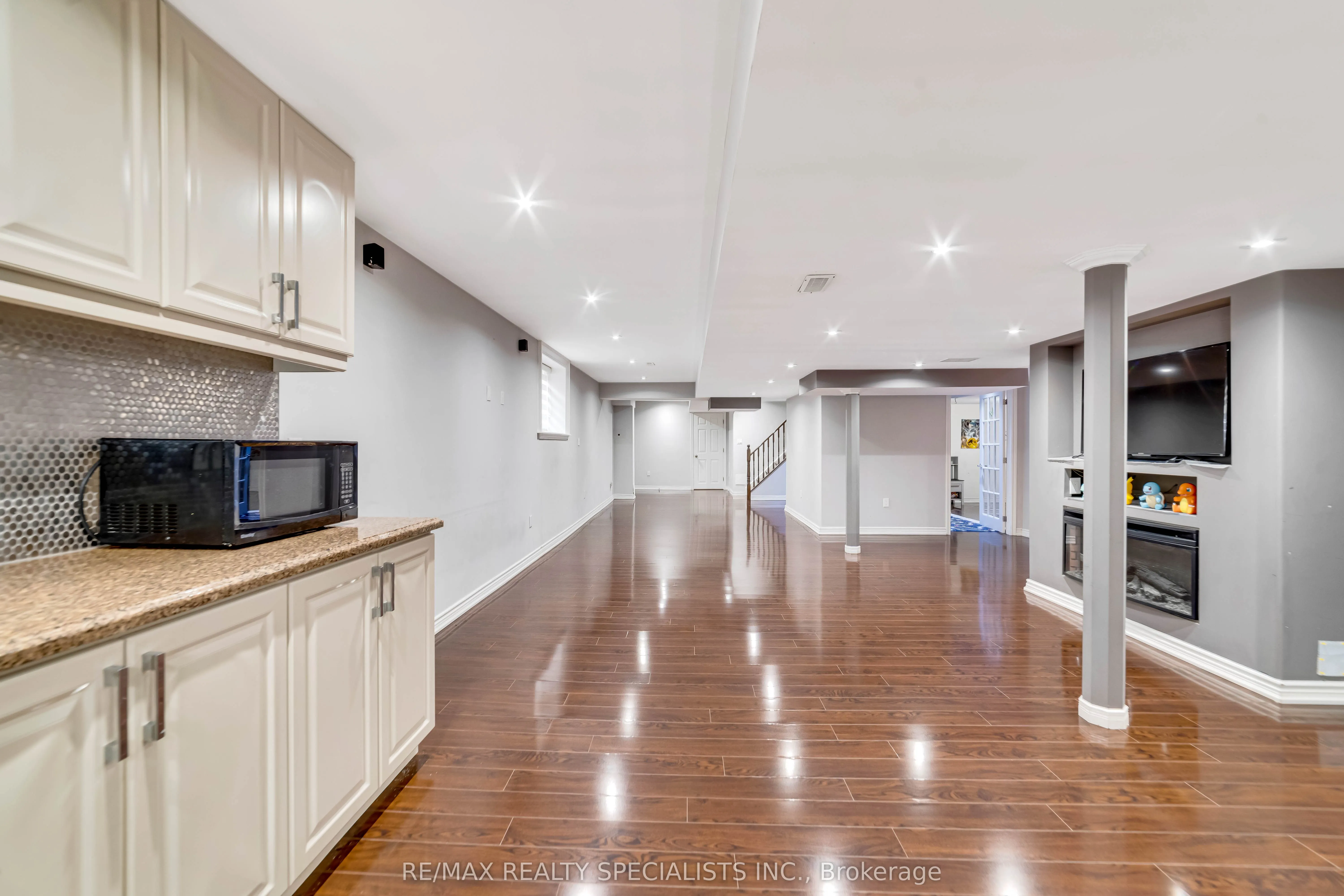 220 Cresthaven Road