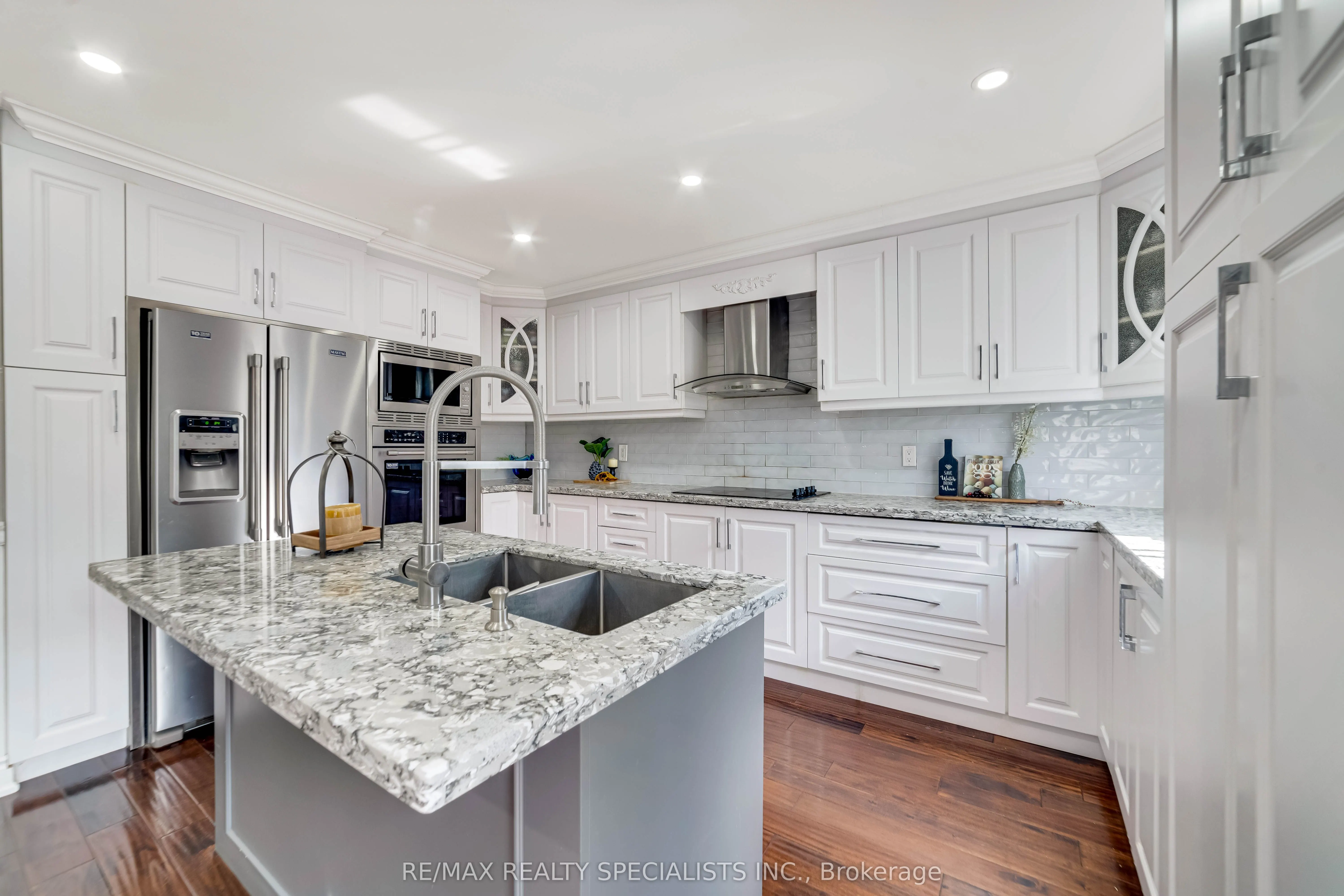 220 Cresthaven Road