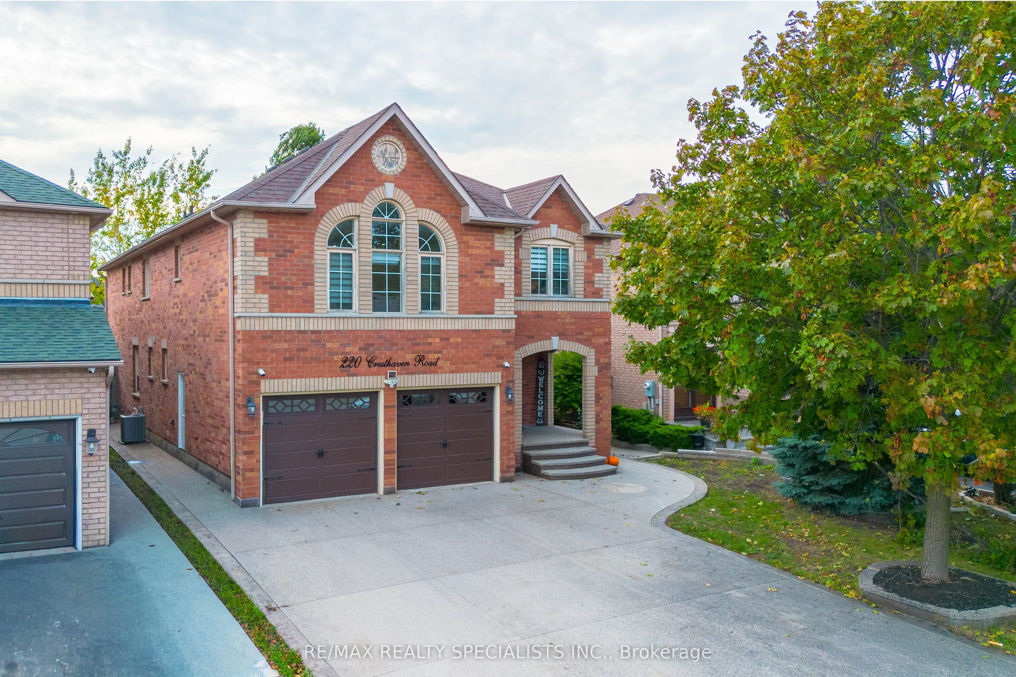 220 Cresthaven Road