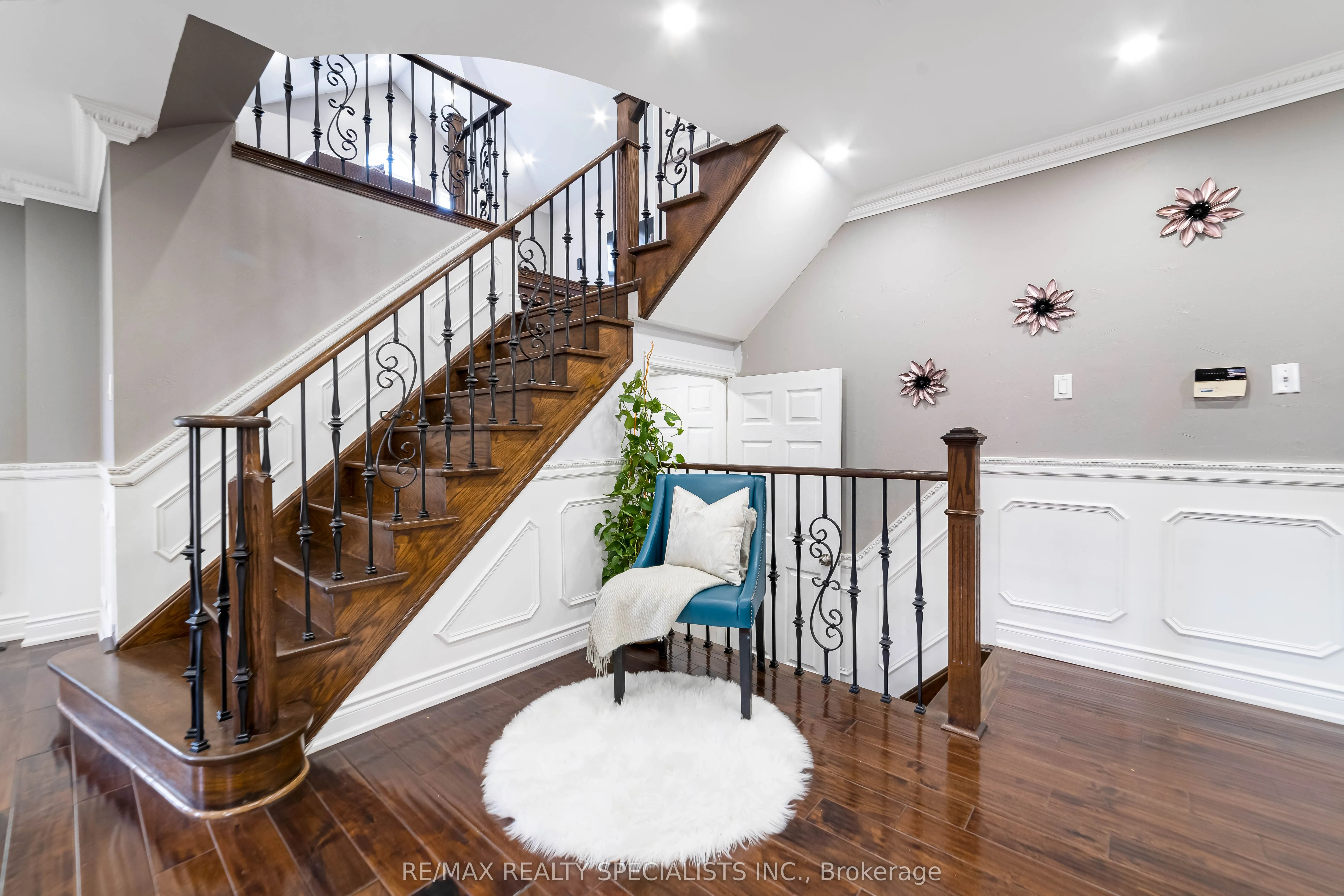220 Cresthaven Road