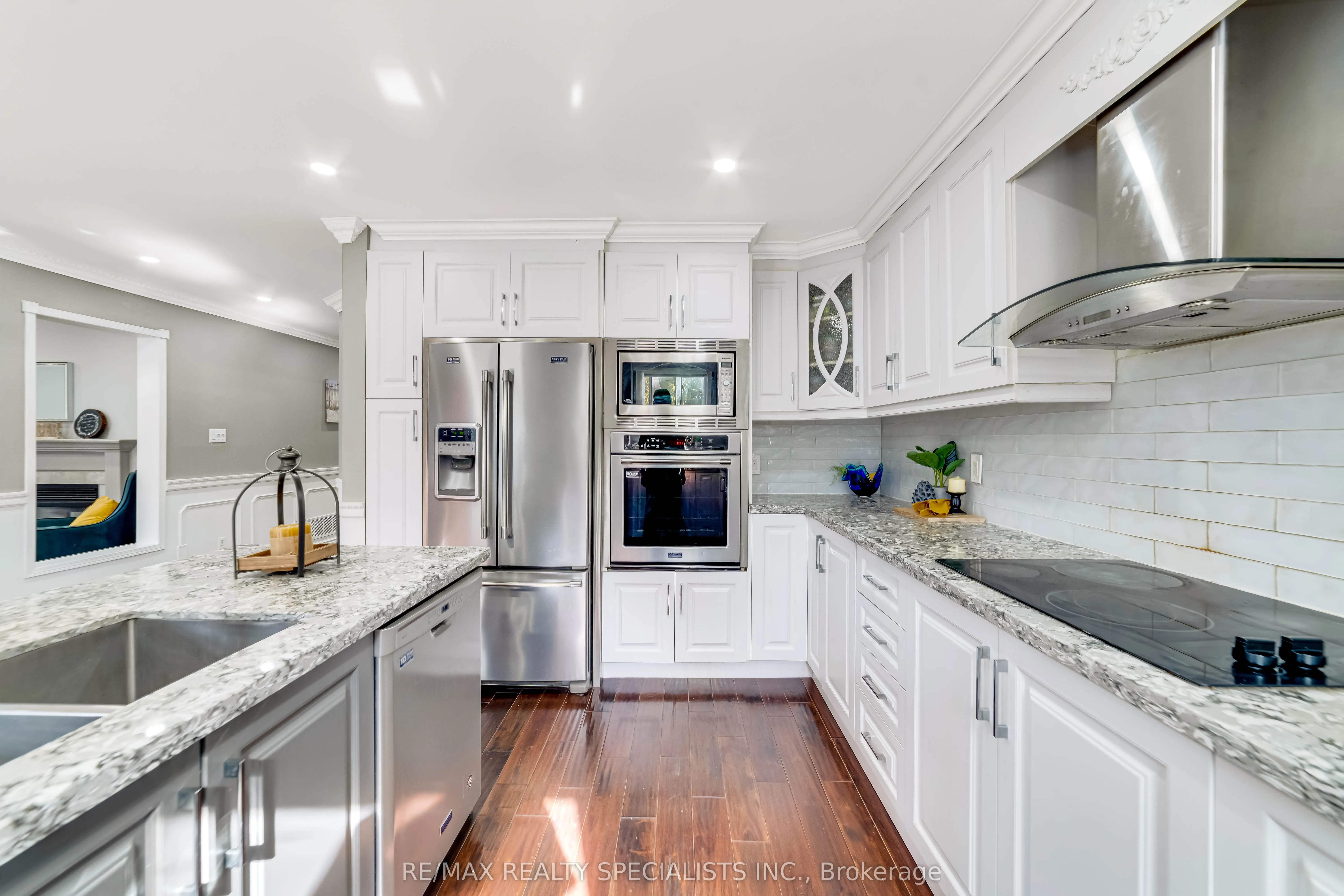 220 Cresthaven Road