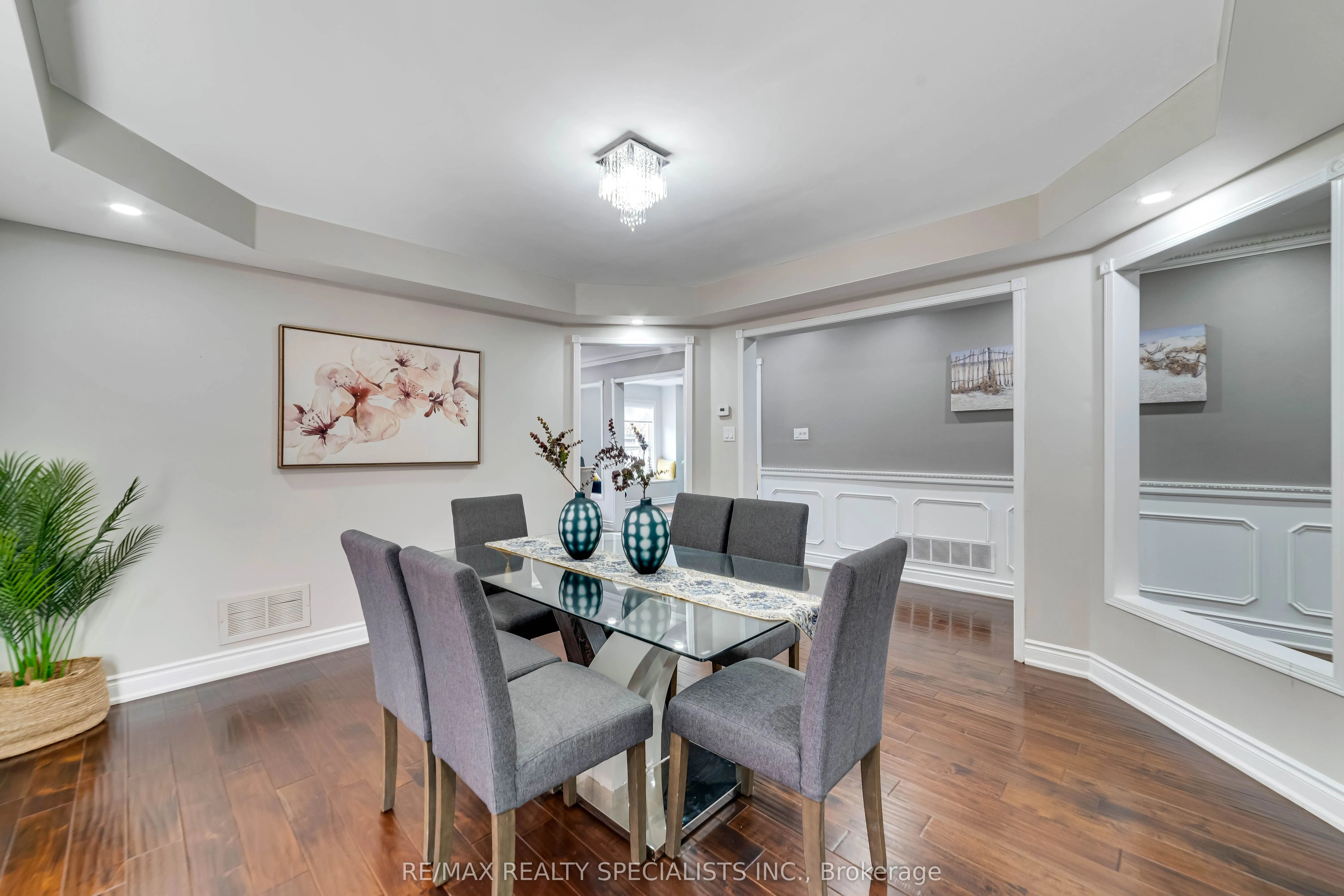 220 Cresthaven Road