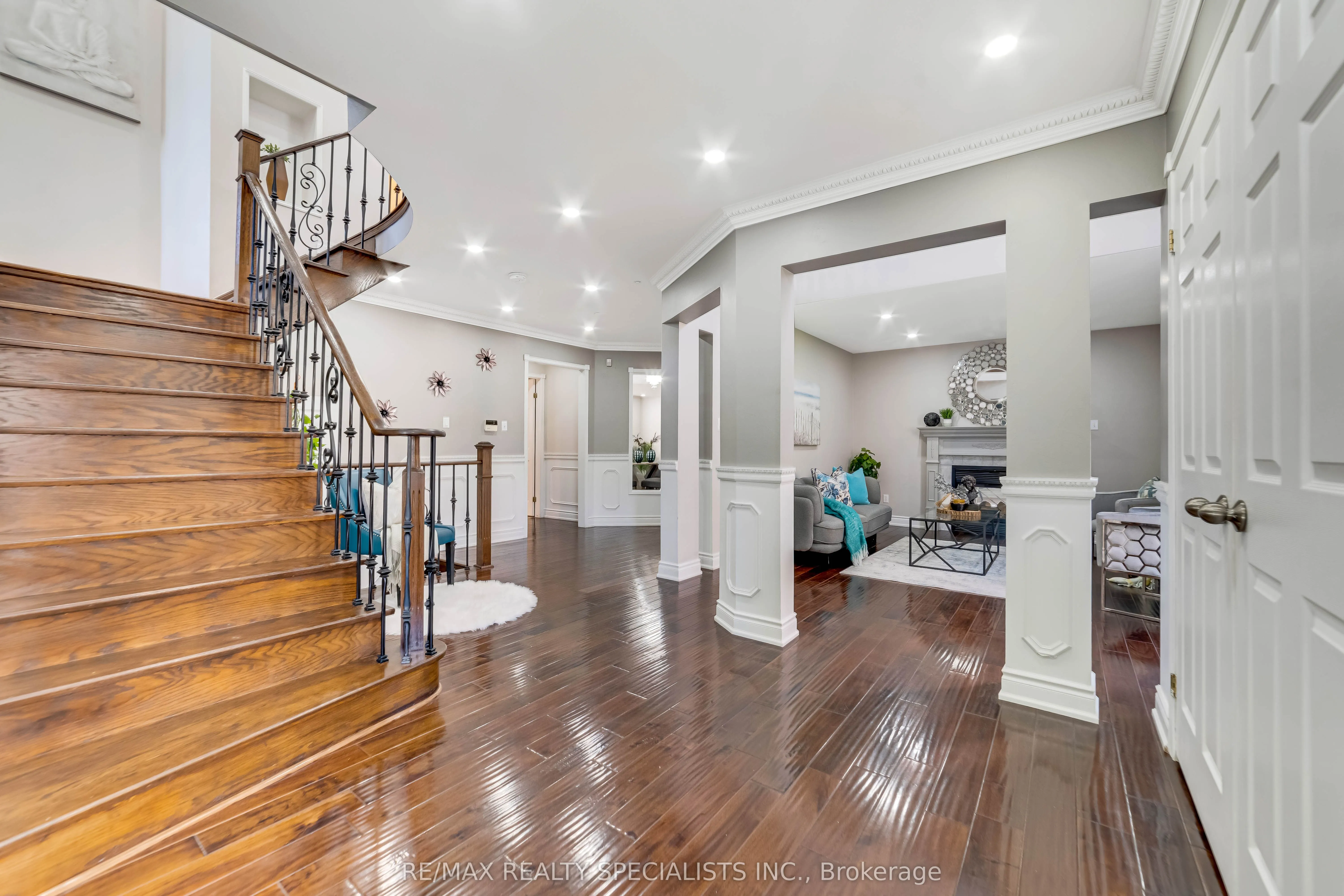 220 Cresthaven Road
