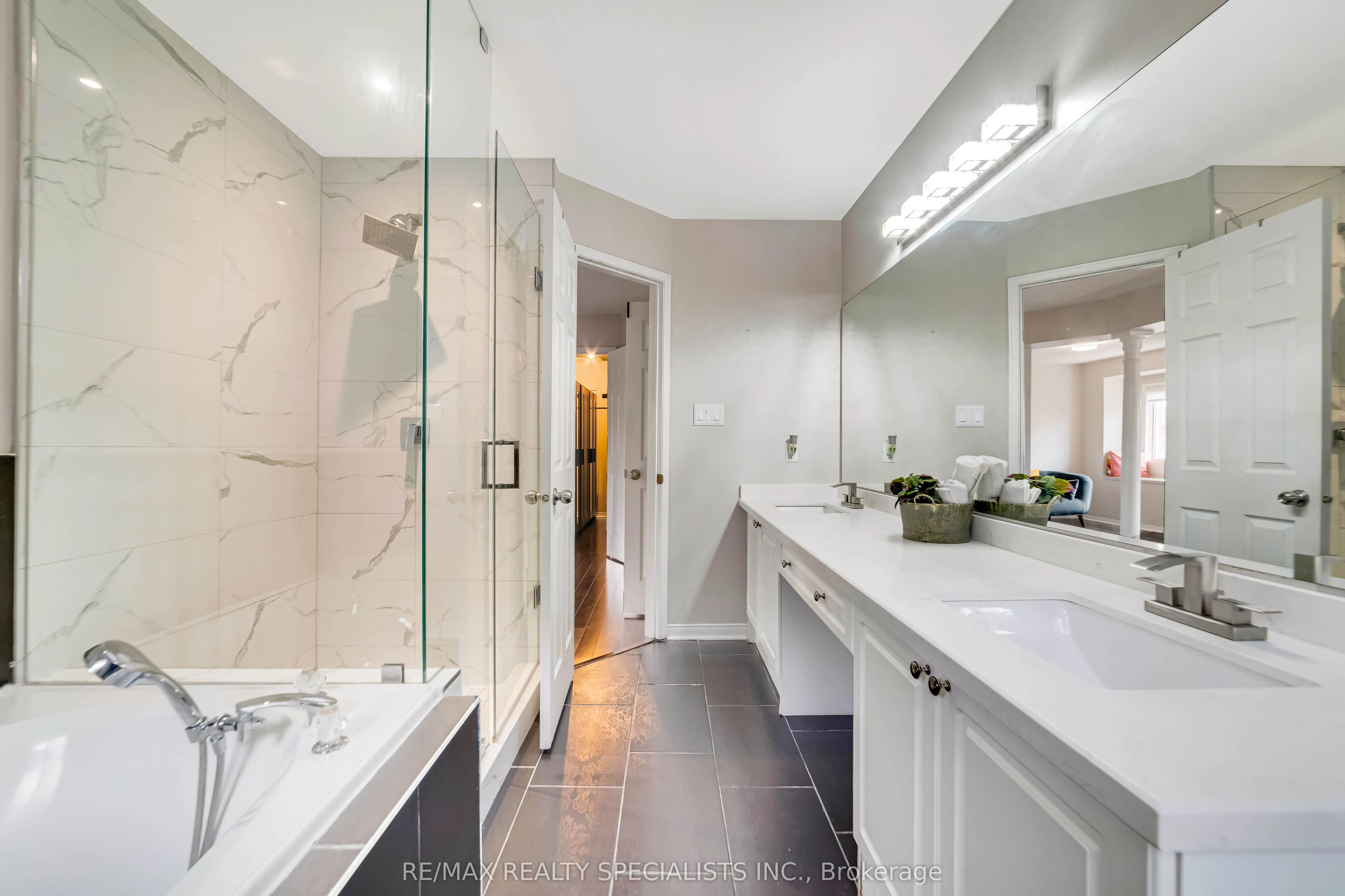 220 Cresthaven Road
