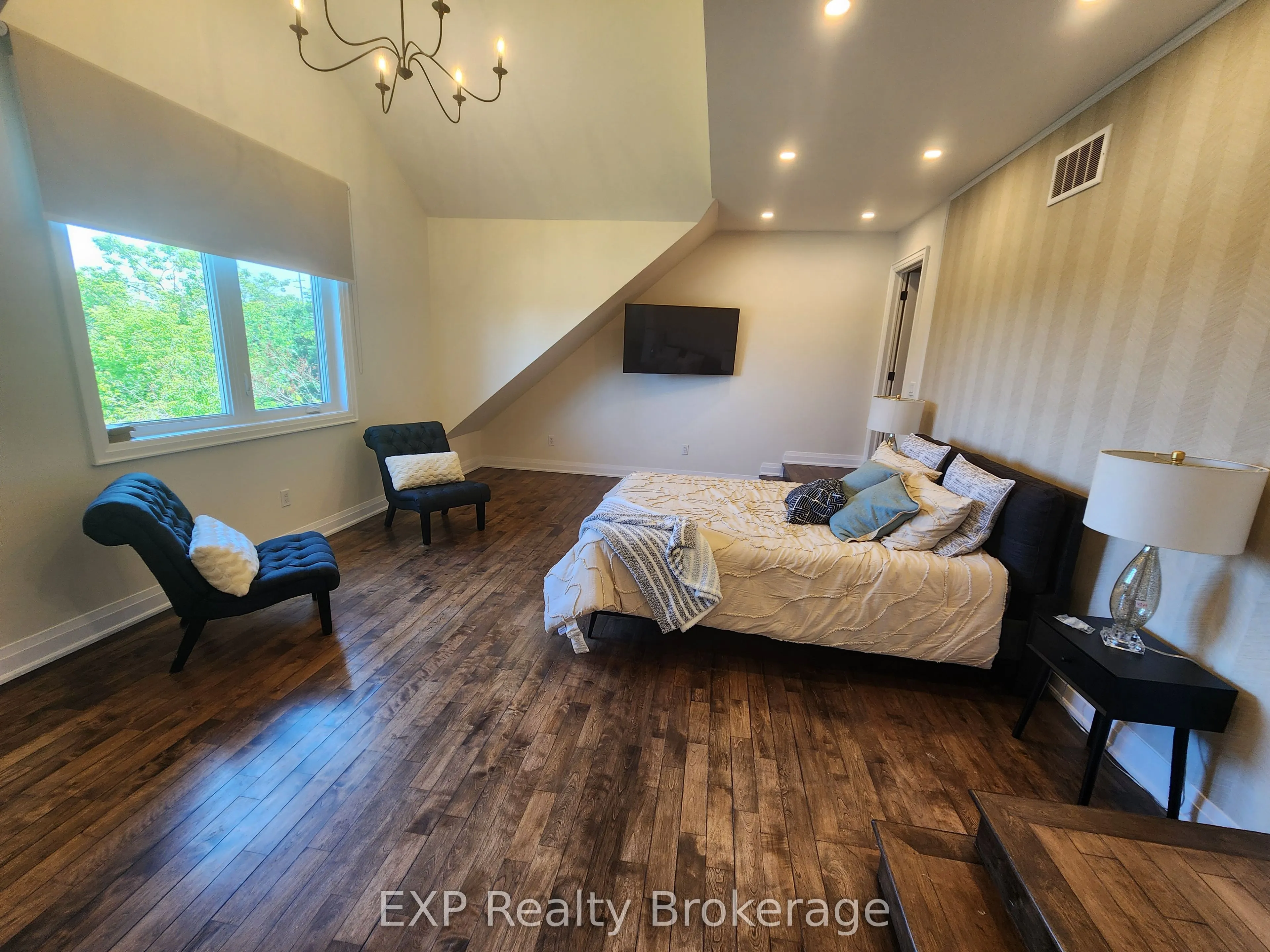 2019 Dundas Street