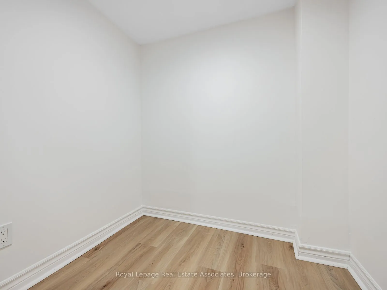 80 Queens Avenue