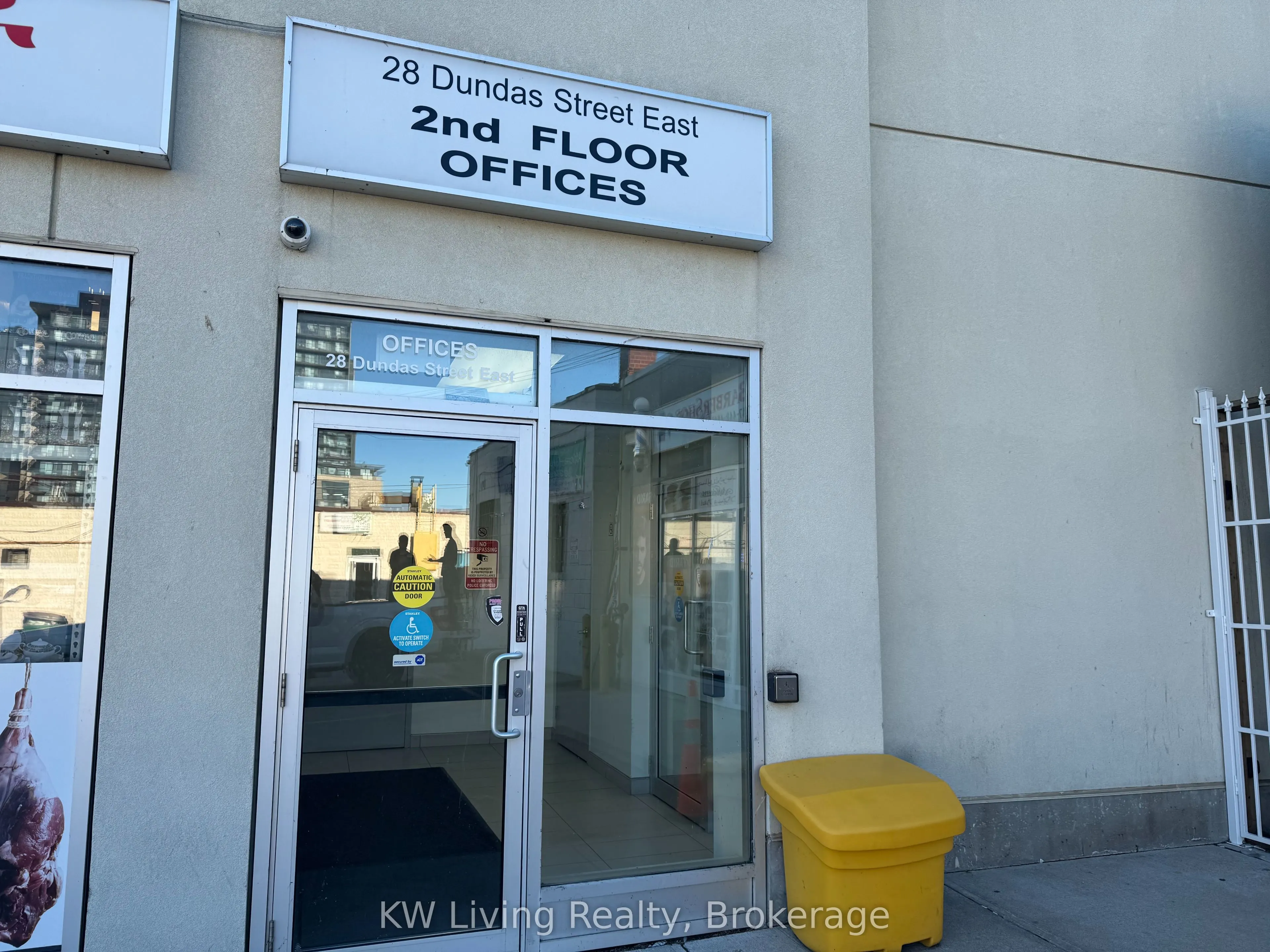 28 Dundas Street E, #204