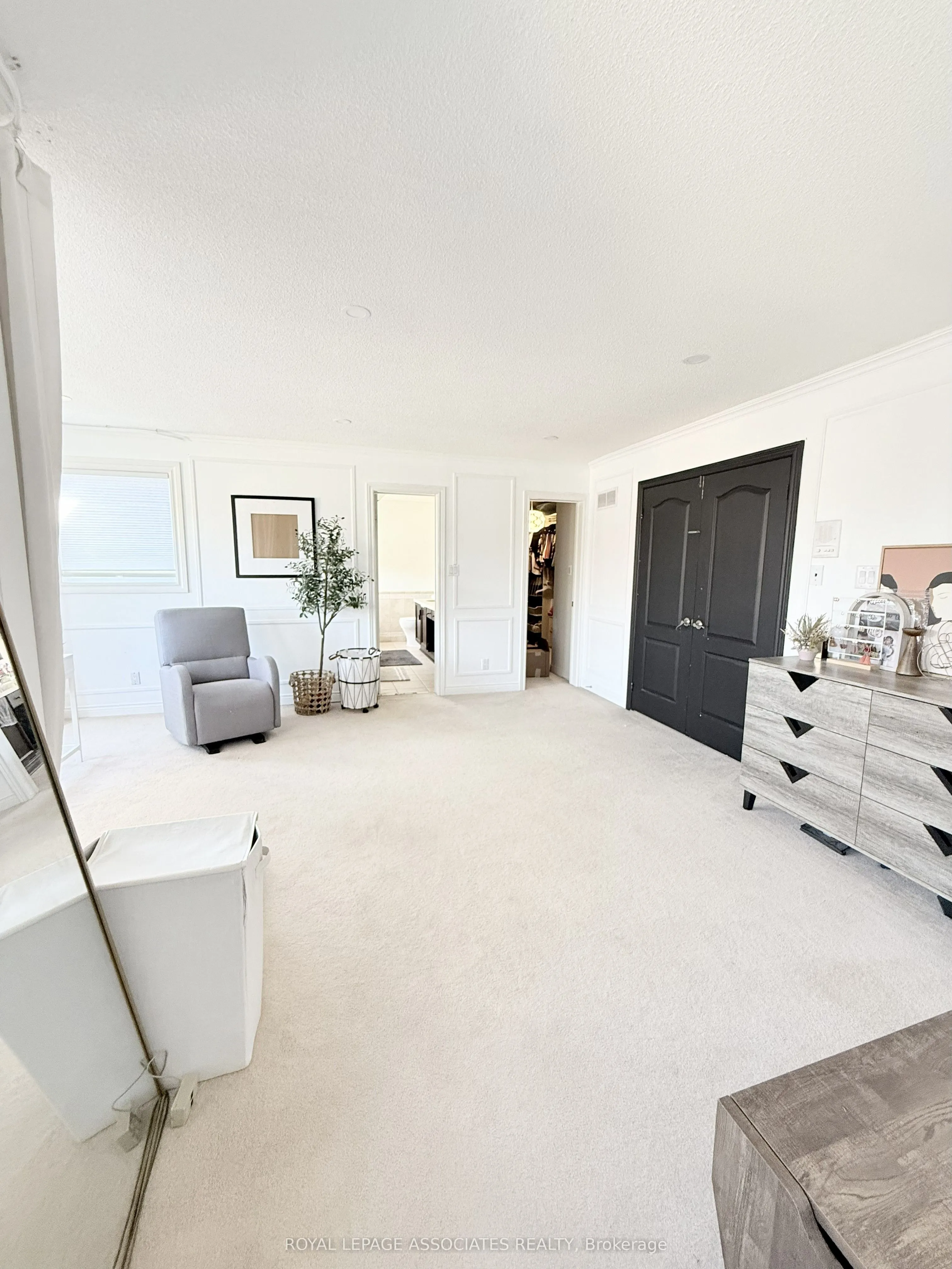 17 Leeward Drive