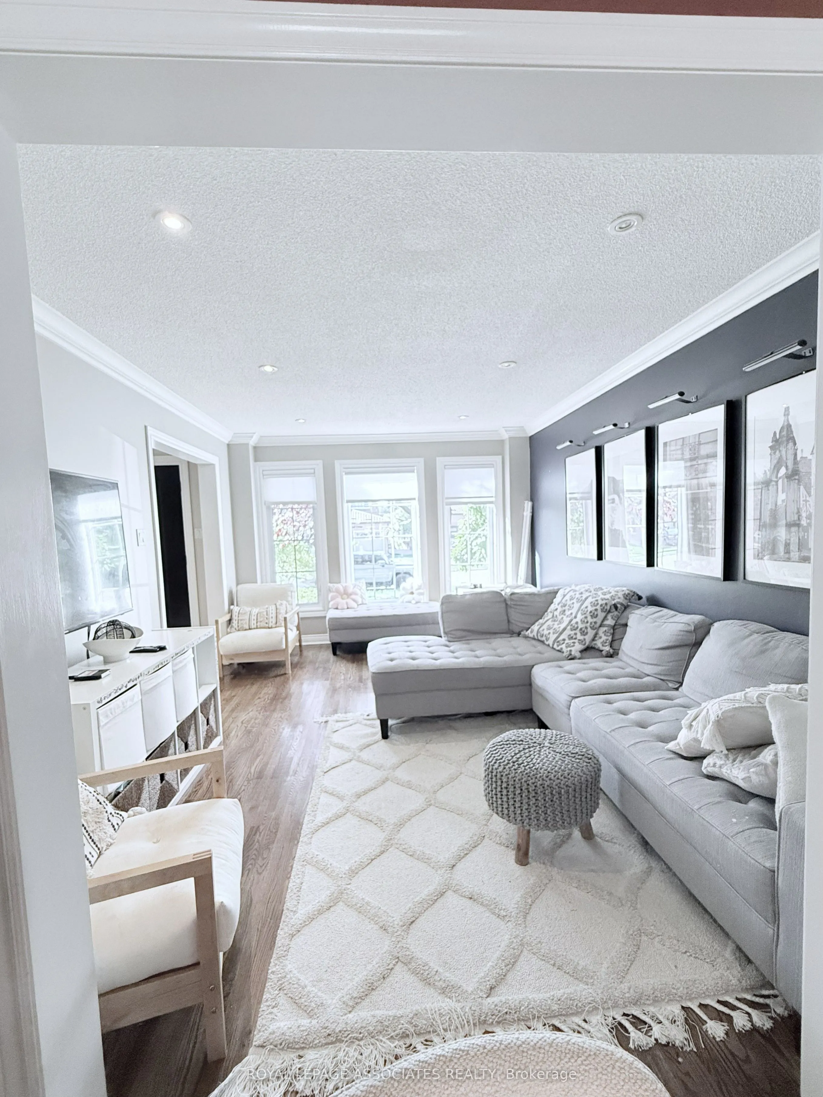 17 Leeward Drive