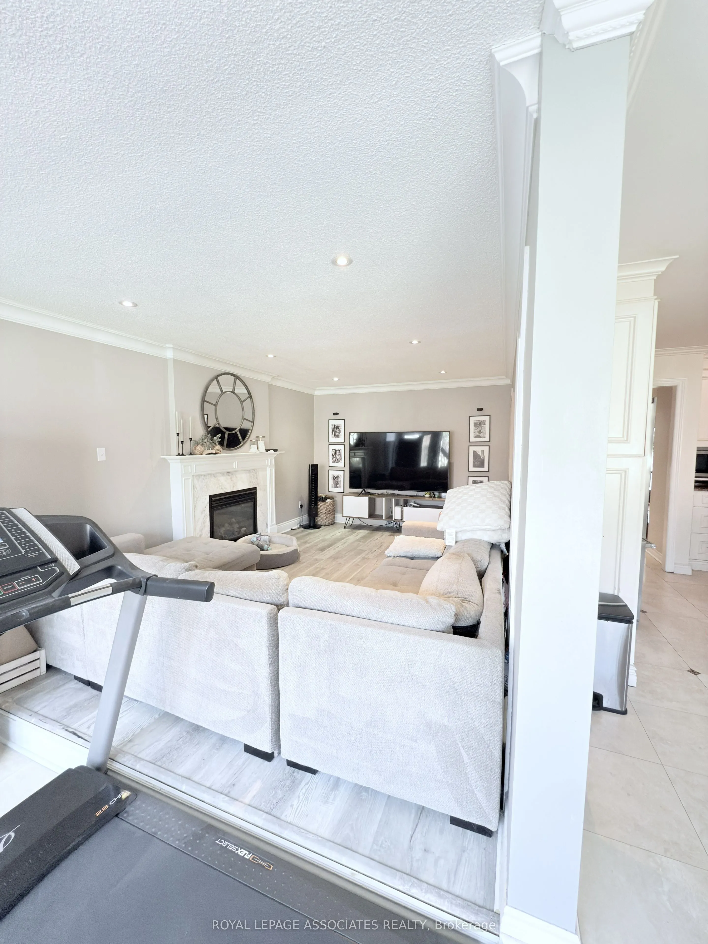 17 Leeward Drive