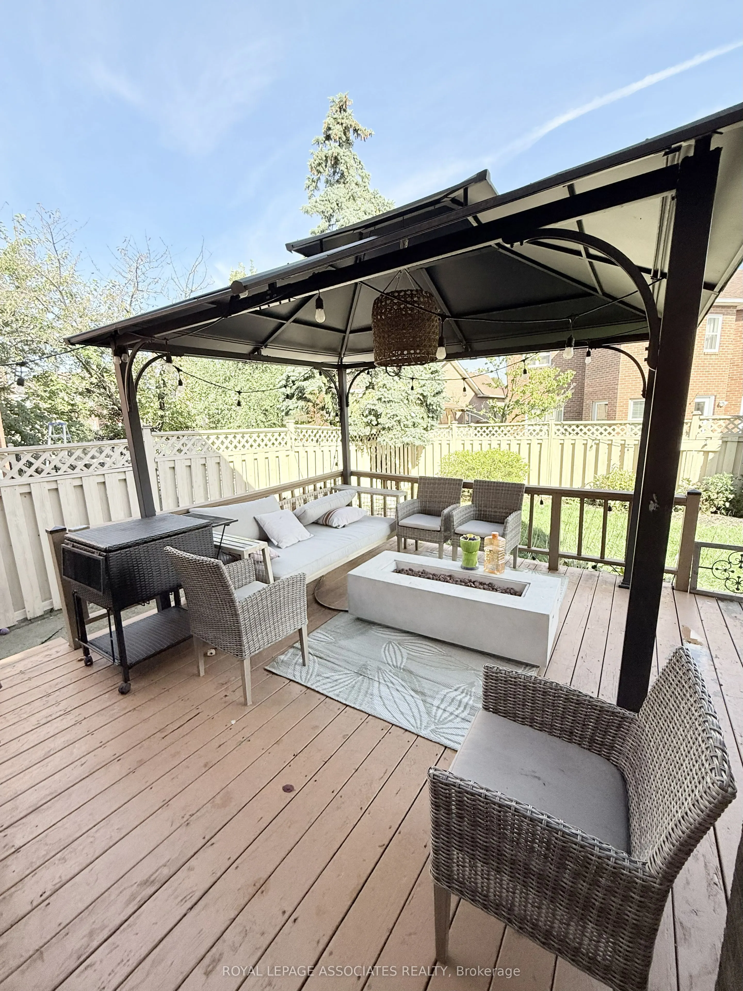 17 Leeward Drive