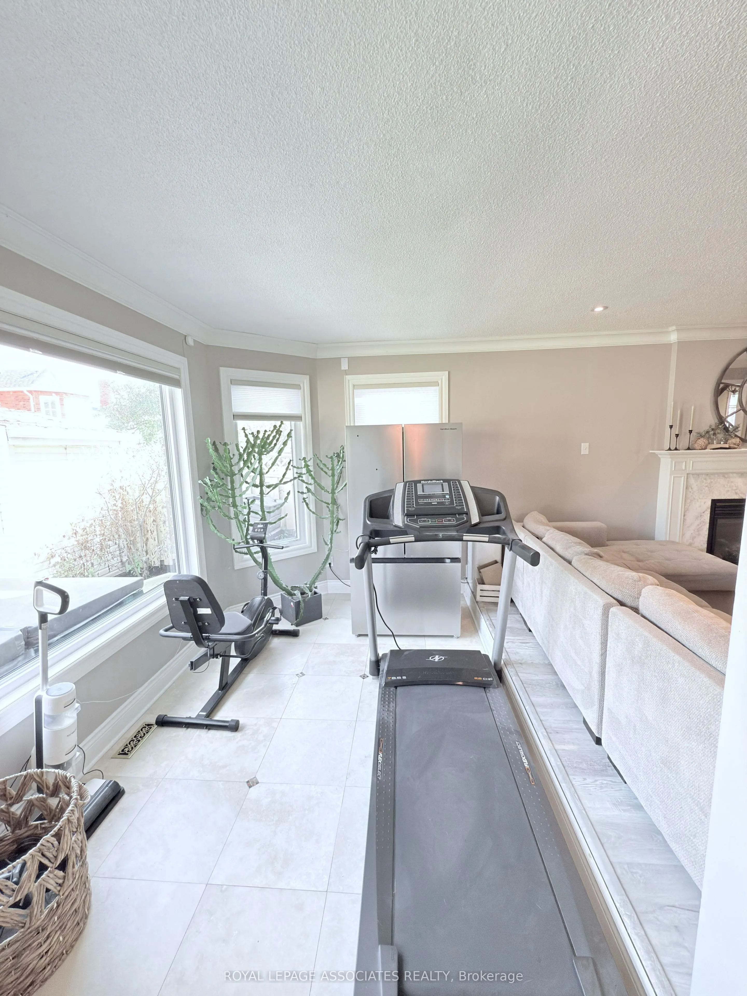 17 Leeward Drive