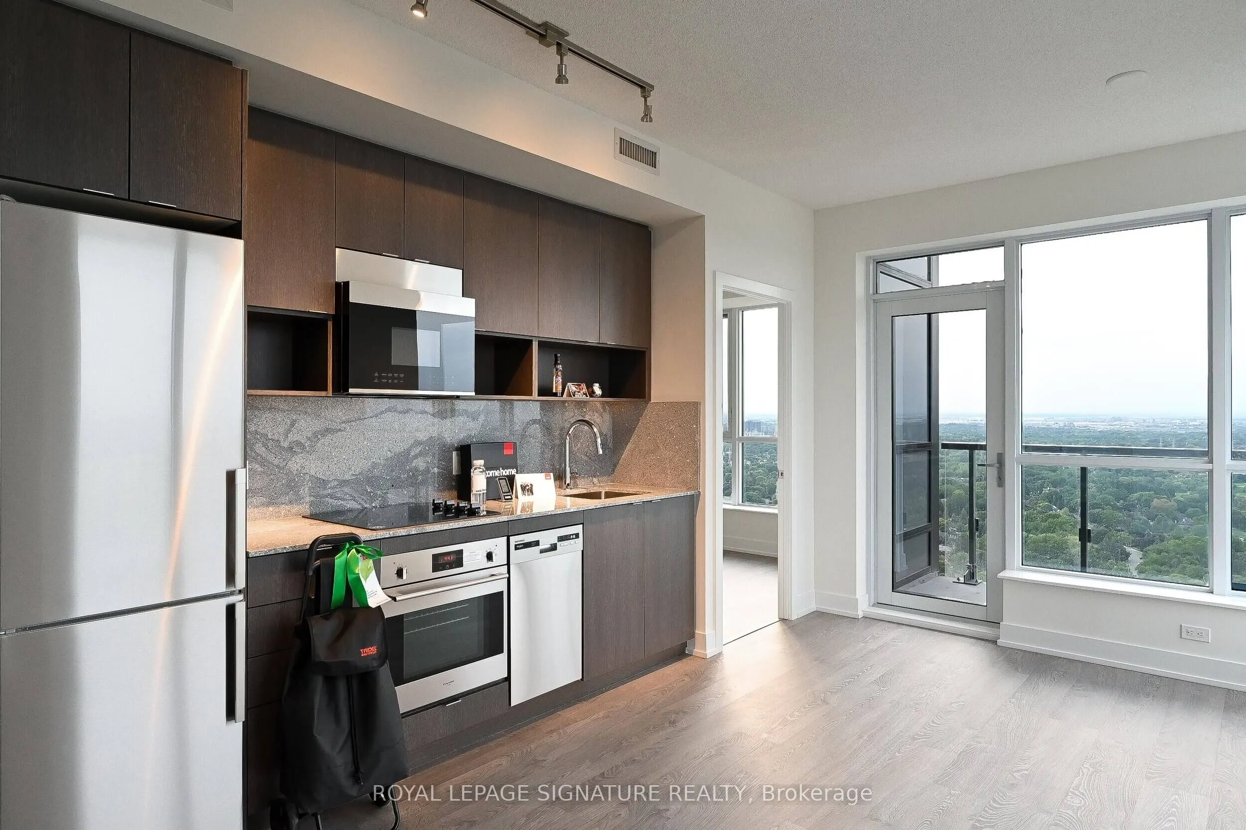 7 Mabelle Avenue, #4304