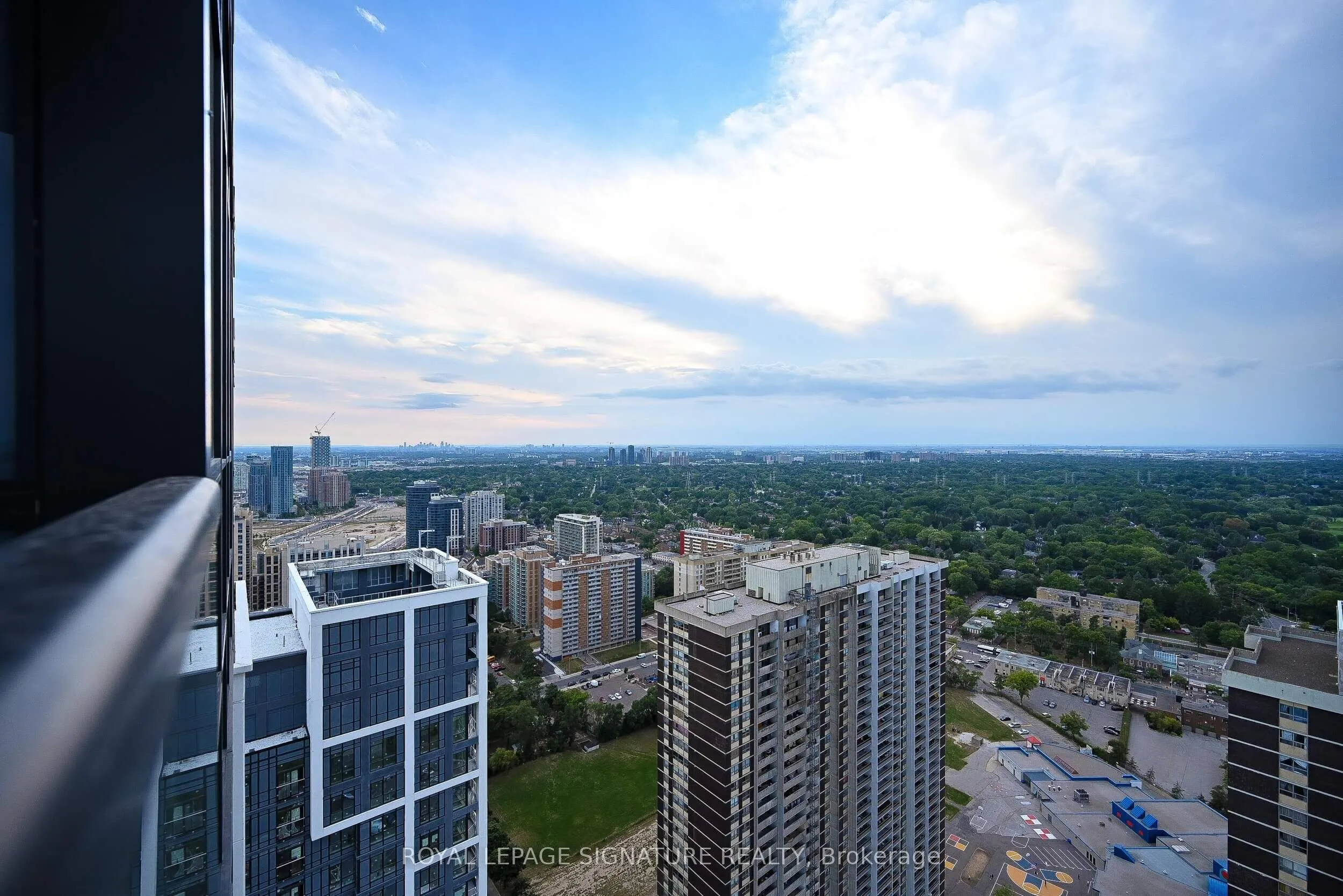 7 Mabelle Avenue, #4304
