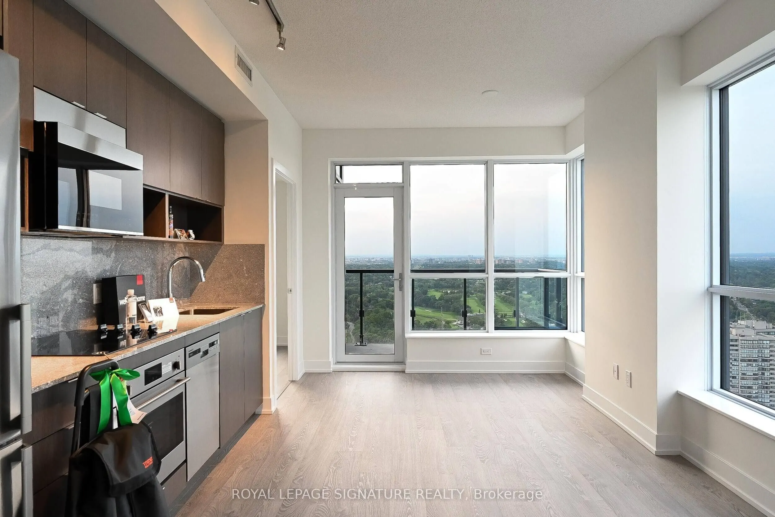 7 Mabelle Avenue, #4304
