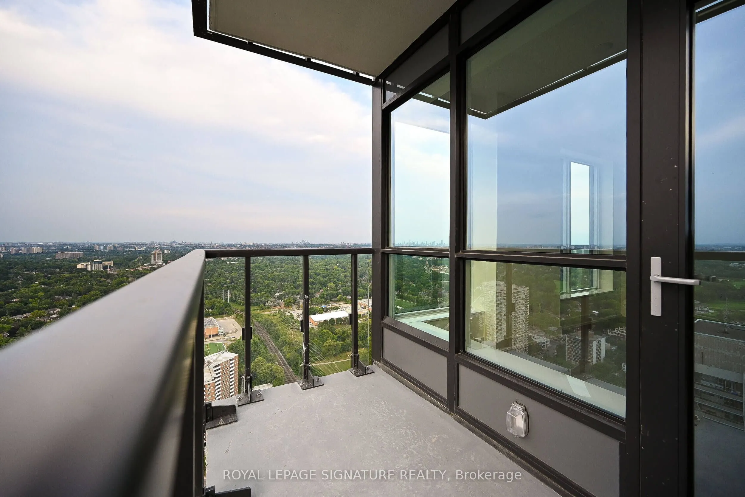 7 Mabelle Avenue, #4304