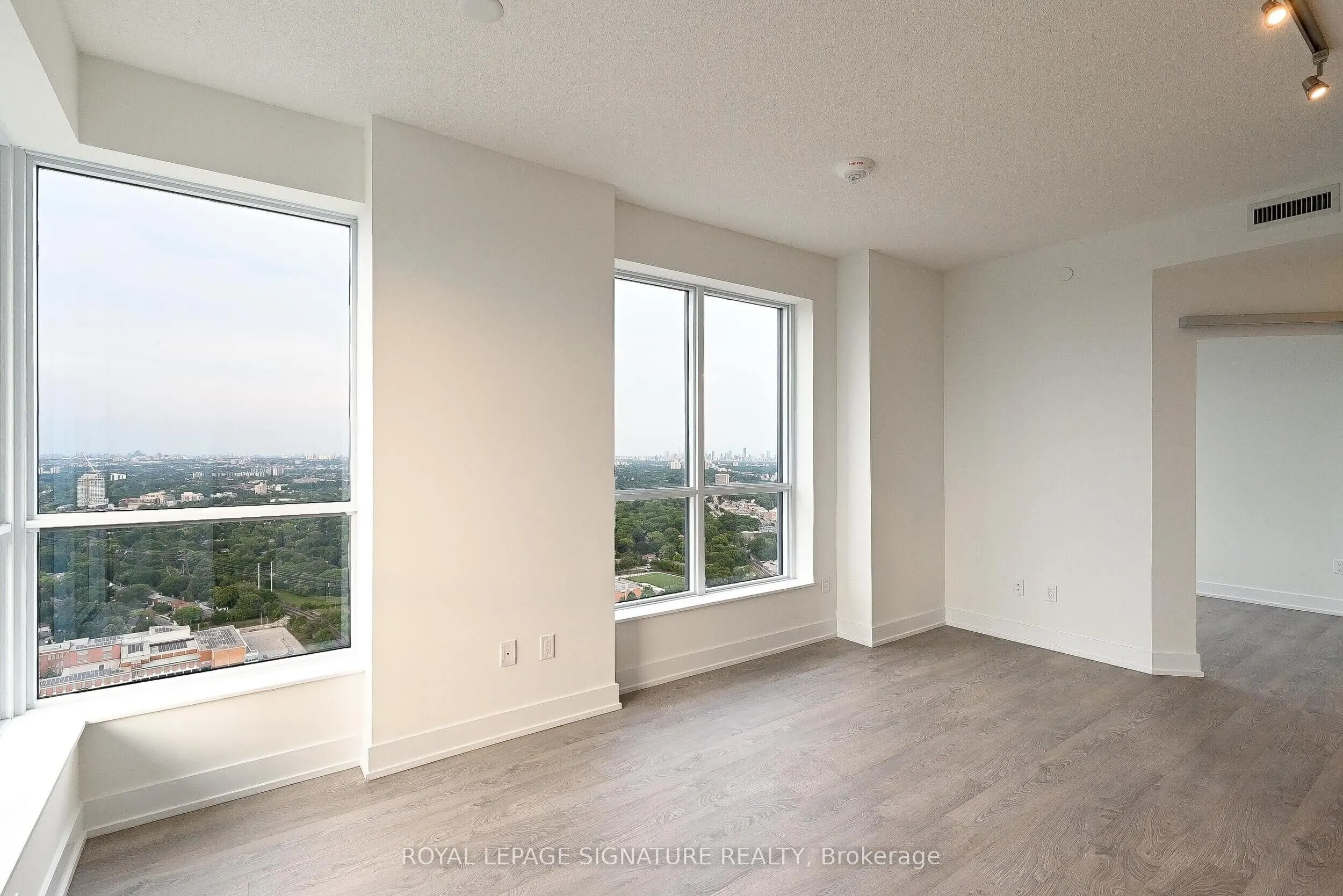 7 Mabelle Avenue, #4304
