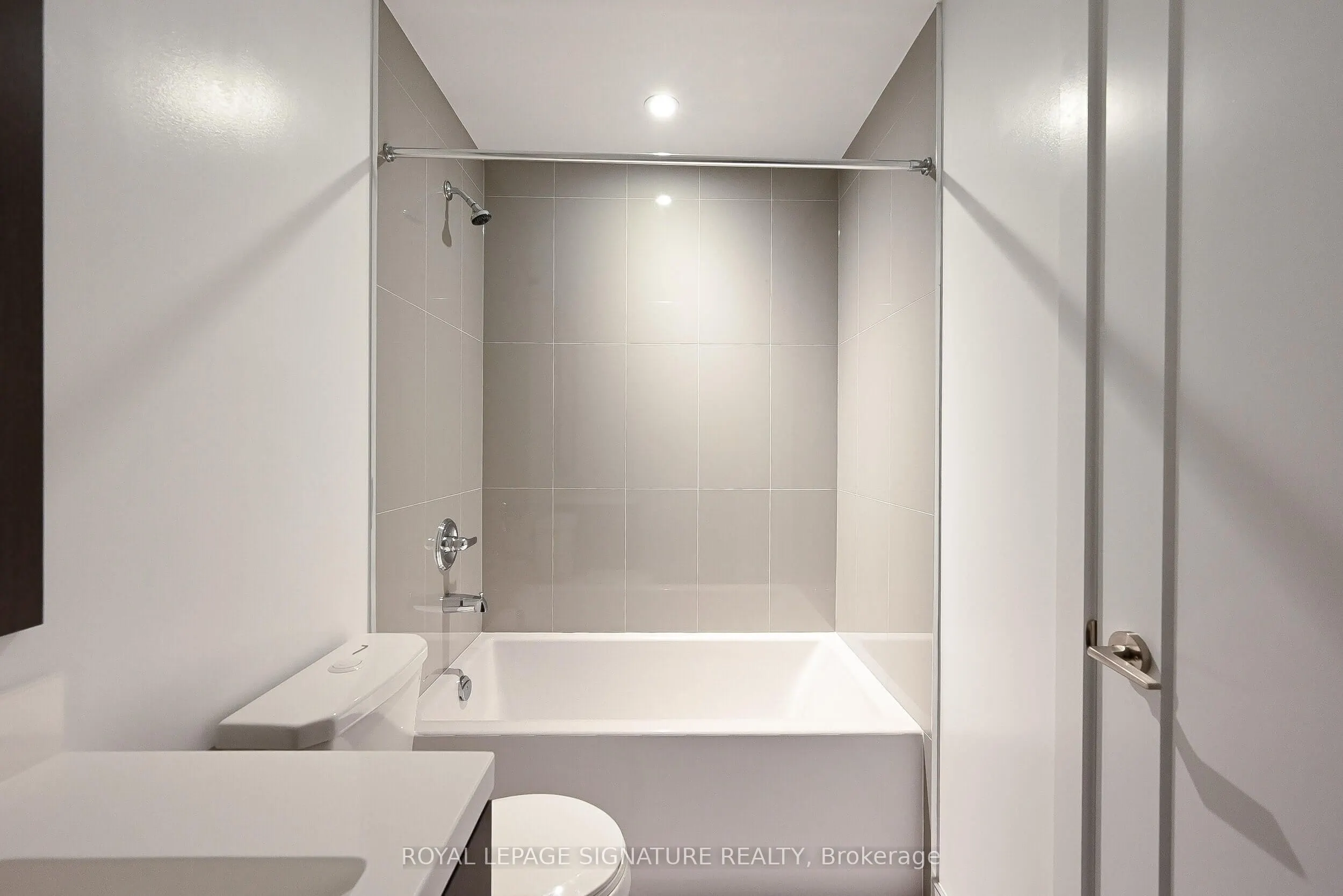 7 Mabelle Avenue, #4304