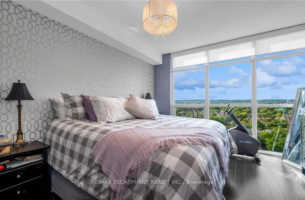 551 MAPLE Avenue, #1305