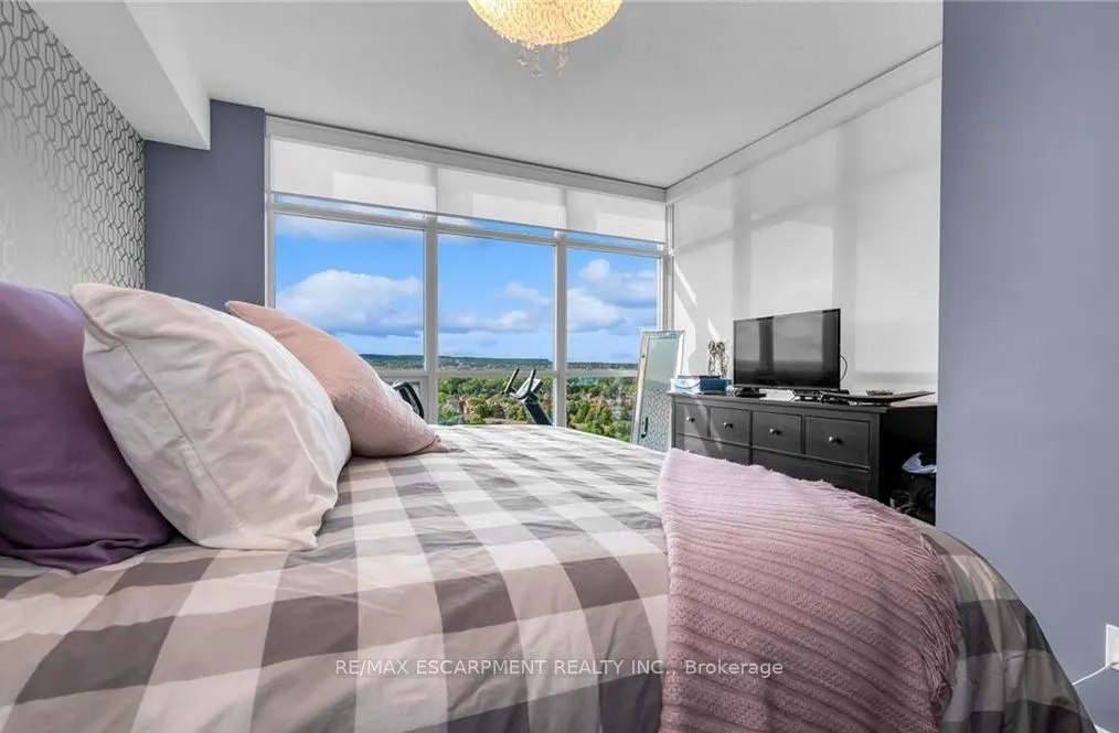 551 MAPLE Avenue, #1305
