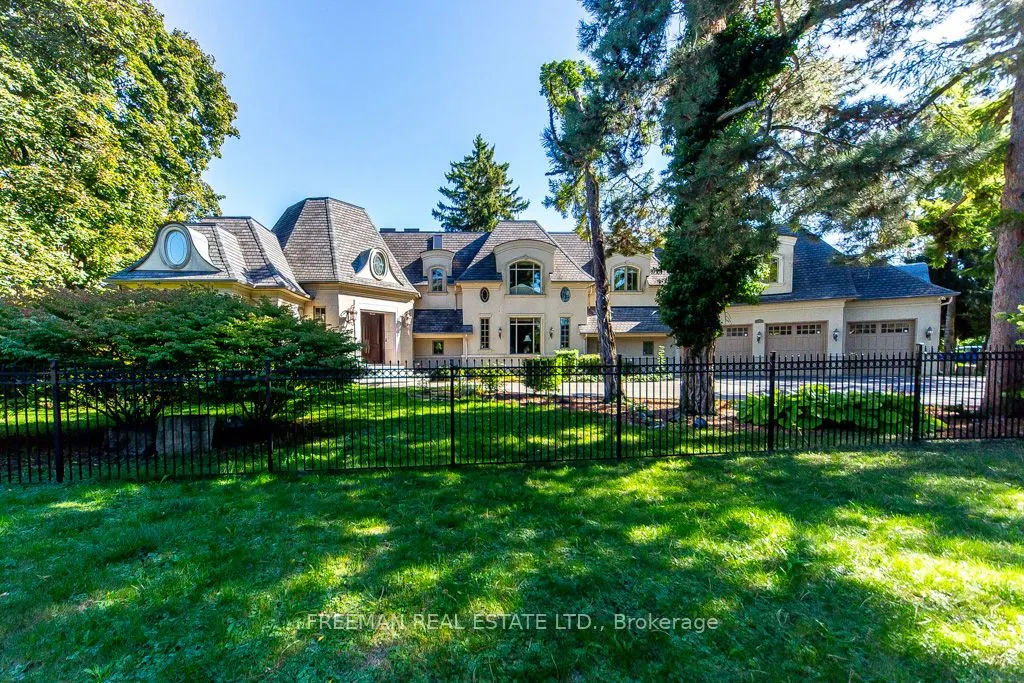 481 Country Club Crescent
