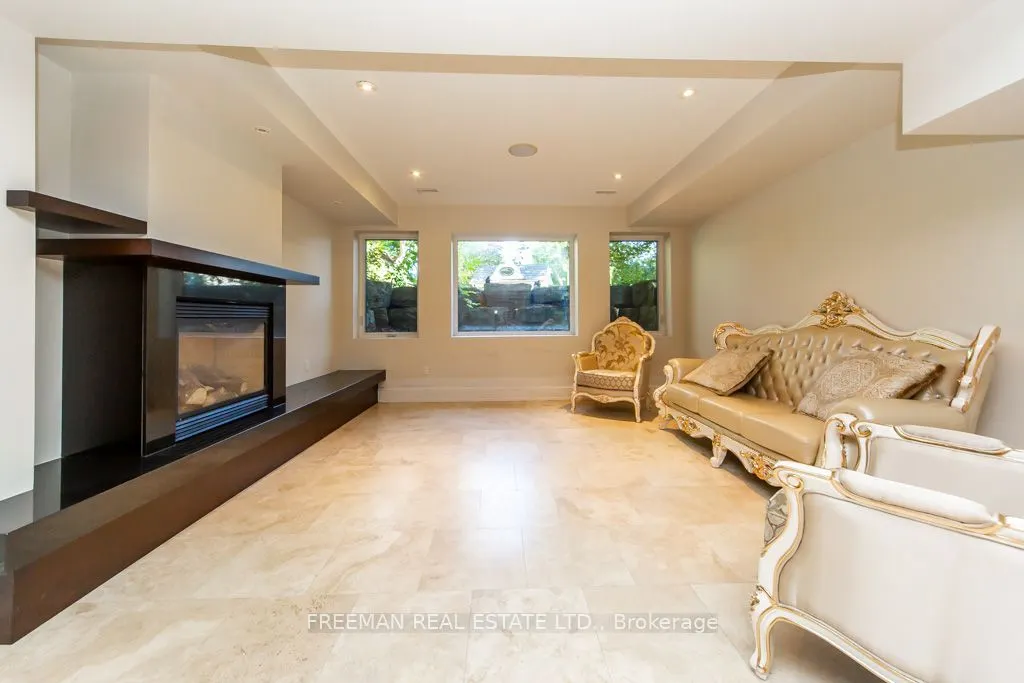 481 Country Club Crescent
