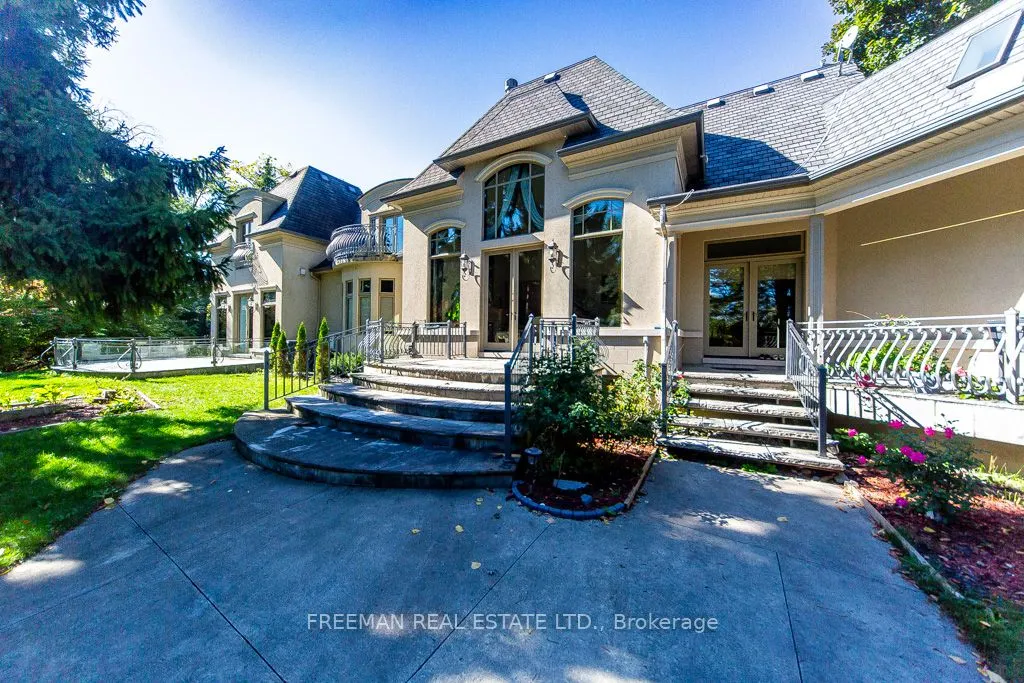 481 Country Club Crescent
