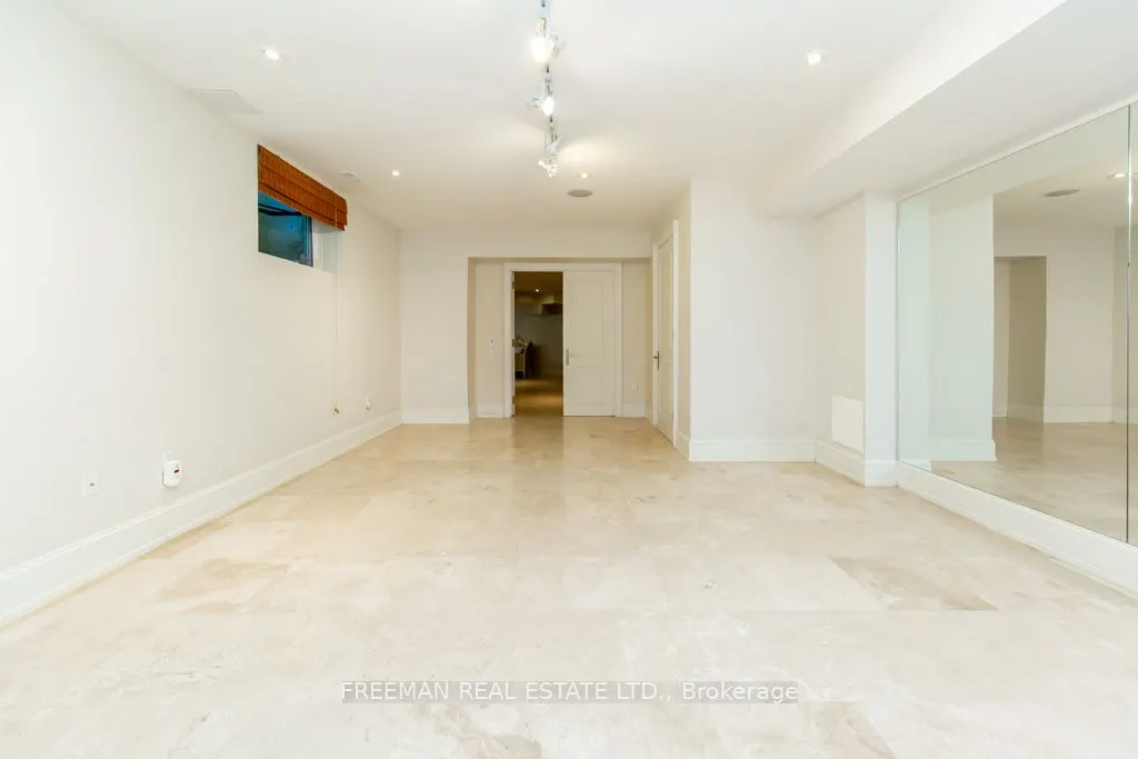 481 Country Club Crescent