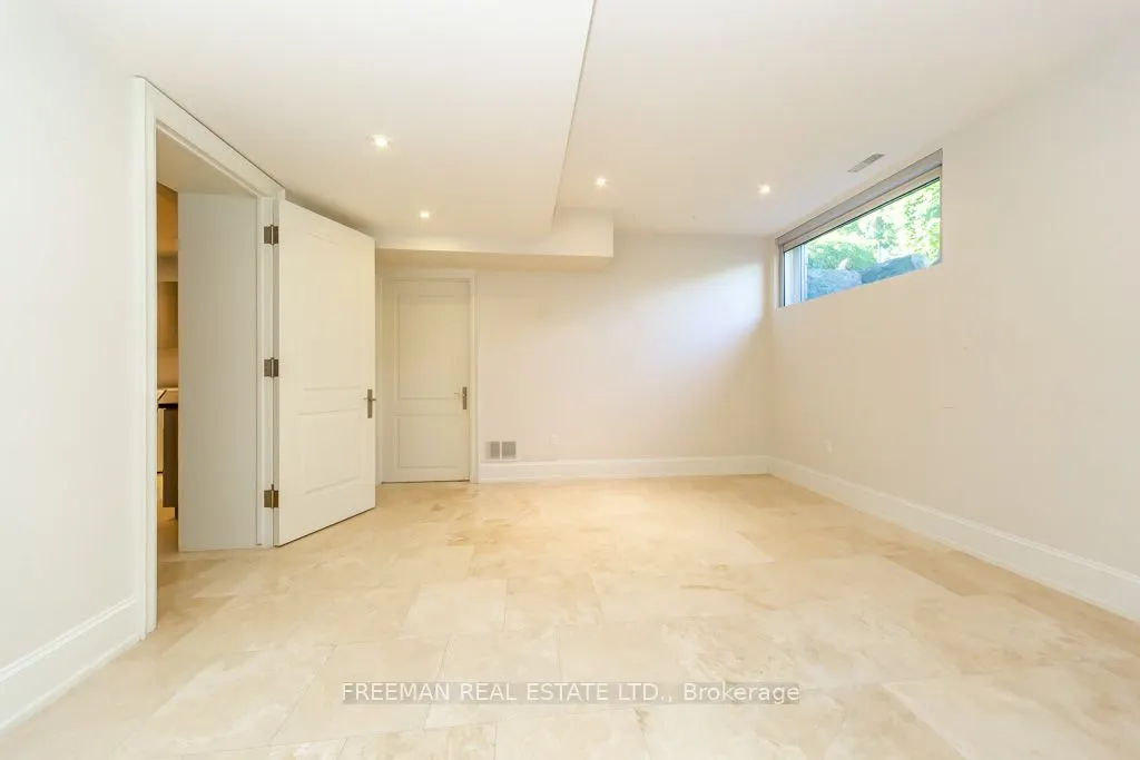 481 Country Club Crescent