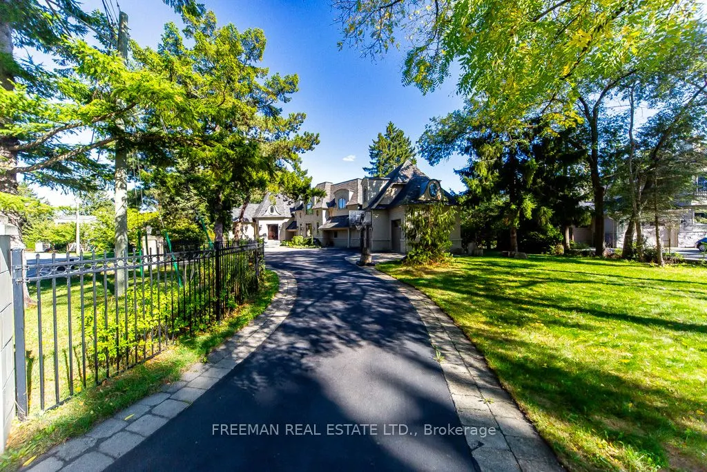 481 Country Club Crescent