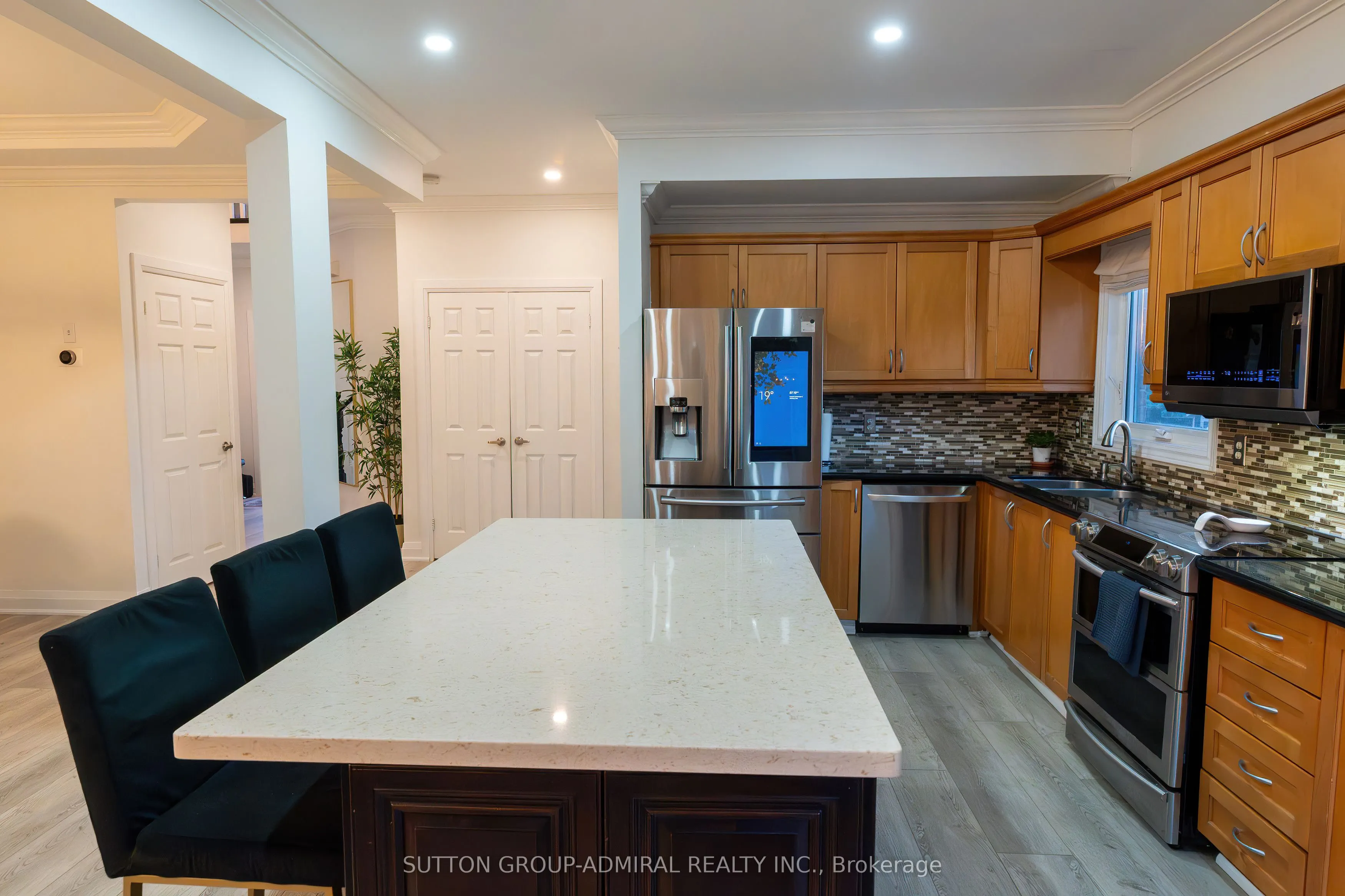 2415 Valley Heights Crescent