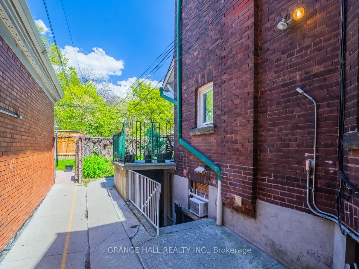 1544 King Street W