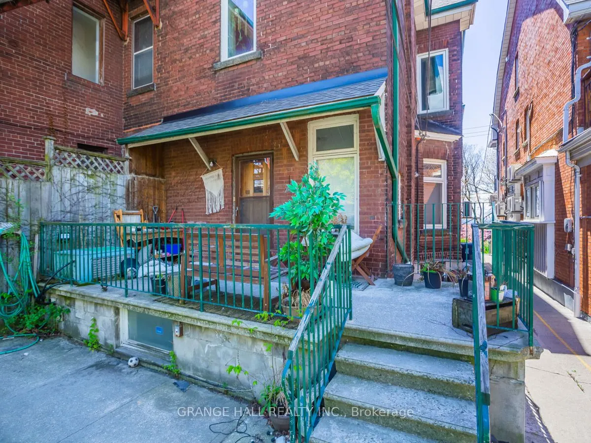1544 King Street W