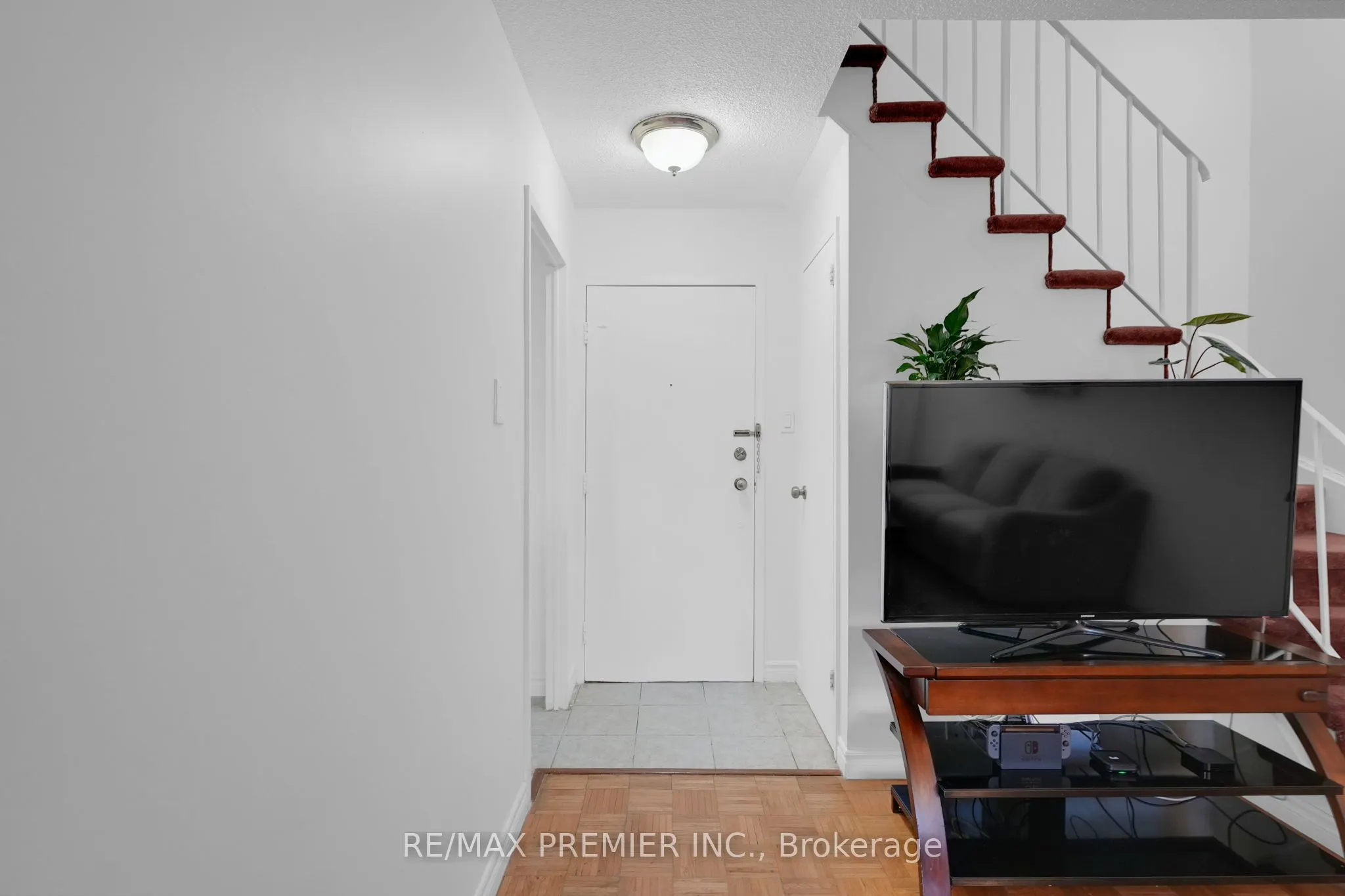 2095 Roche Court, #209