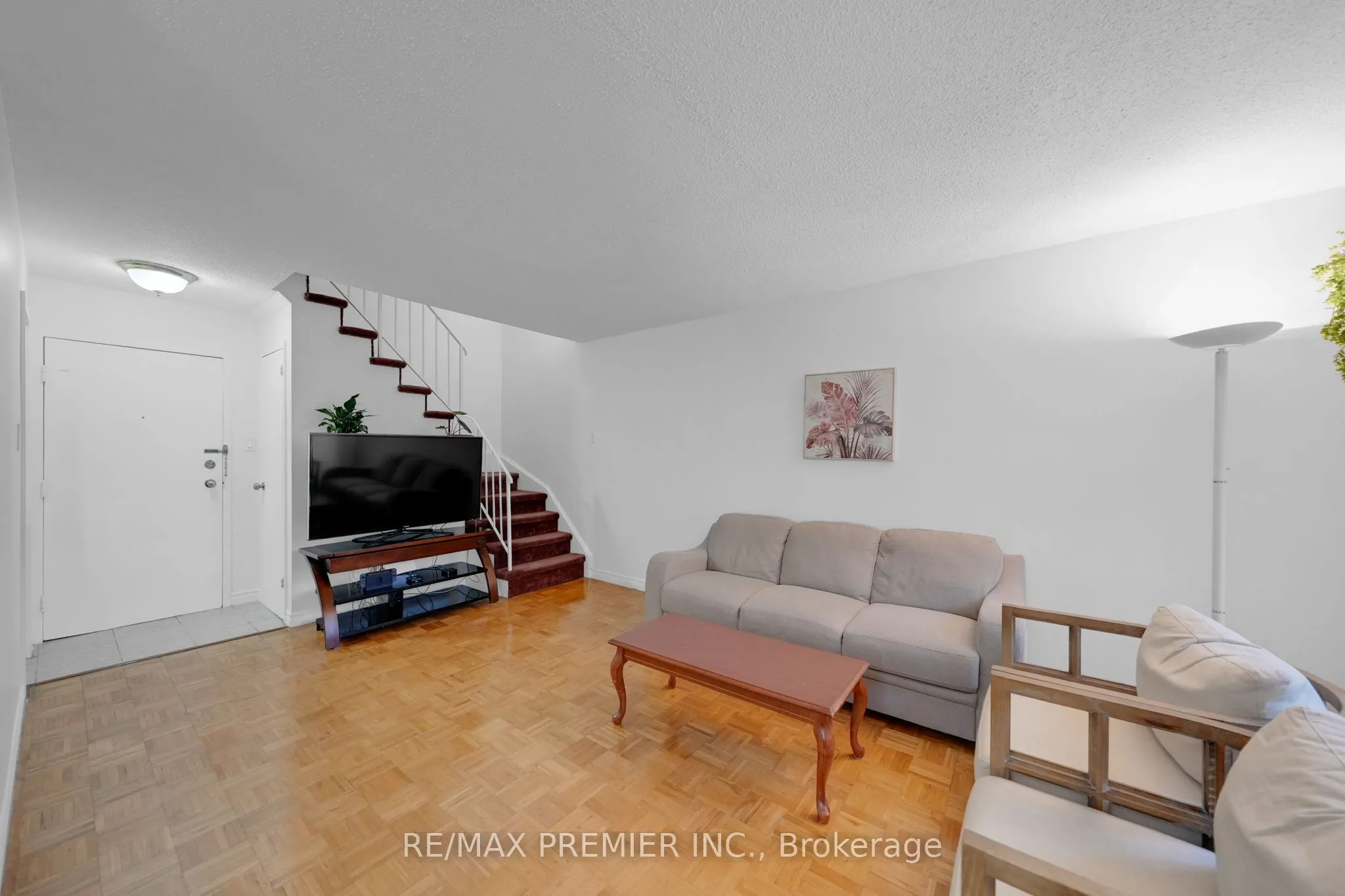 2095 Roche Court, #209
